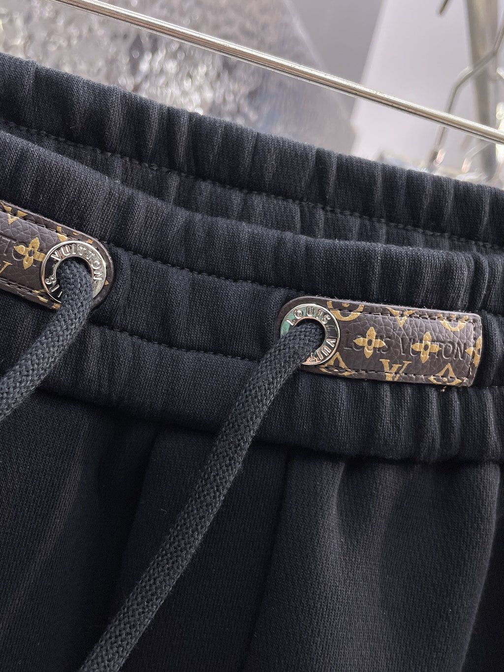 LV BLACK TROUSERS 239504