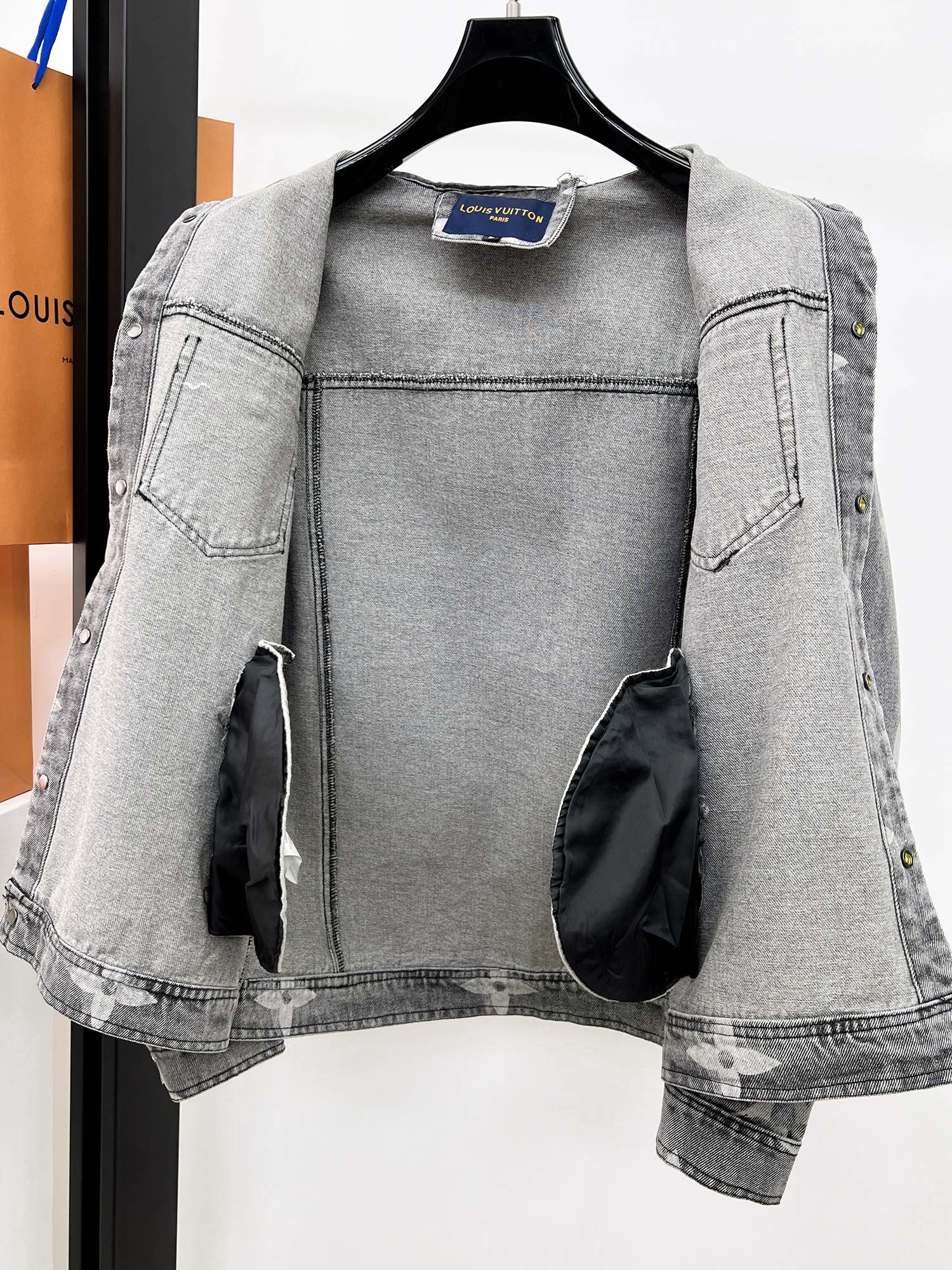 LV ASH GRAY MONOGRAM DENIM JACKET 239524