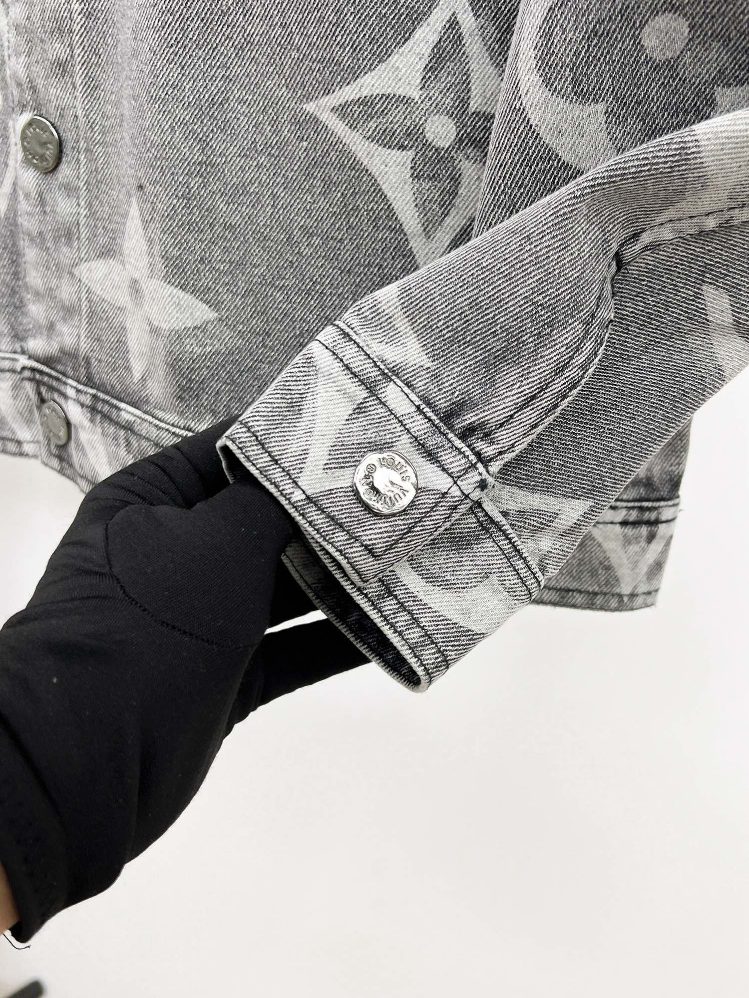 LV ASH GRAY MONOGRAM DENIM JACKET 239524