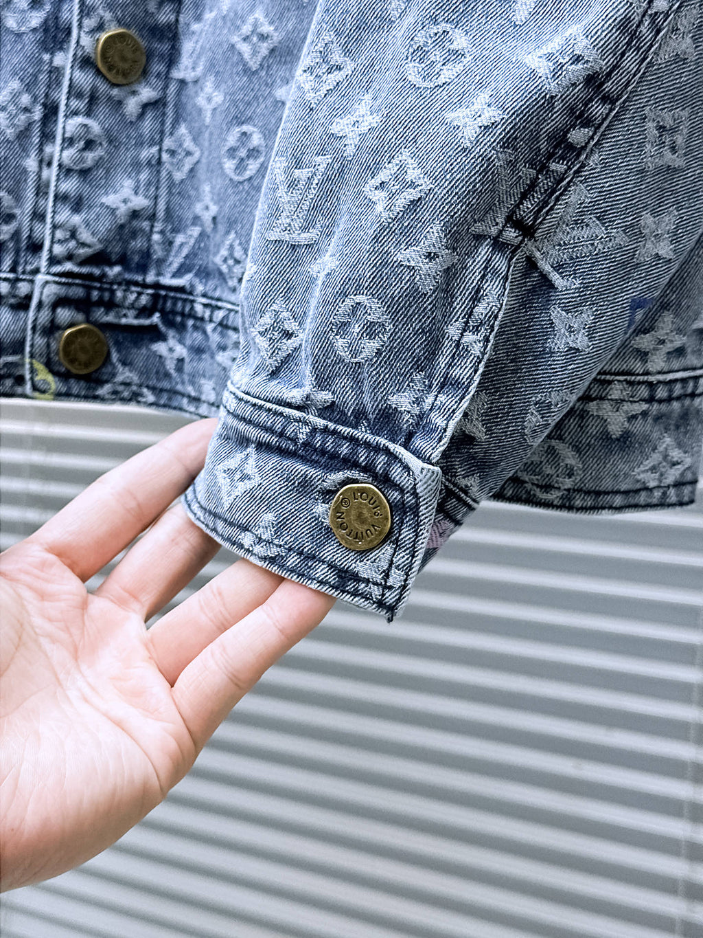 LV SHIRT JACKET IN LIGHT BLUE MONOGRAM CRAGGY DENIM 239125