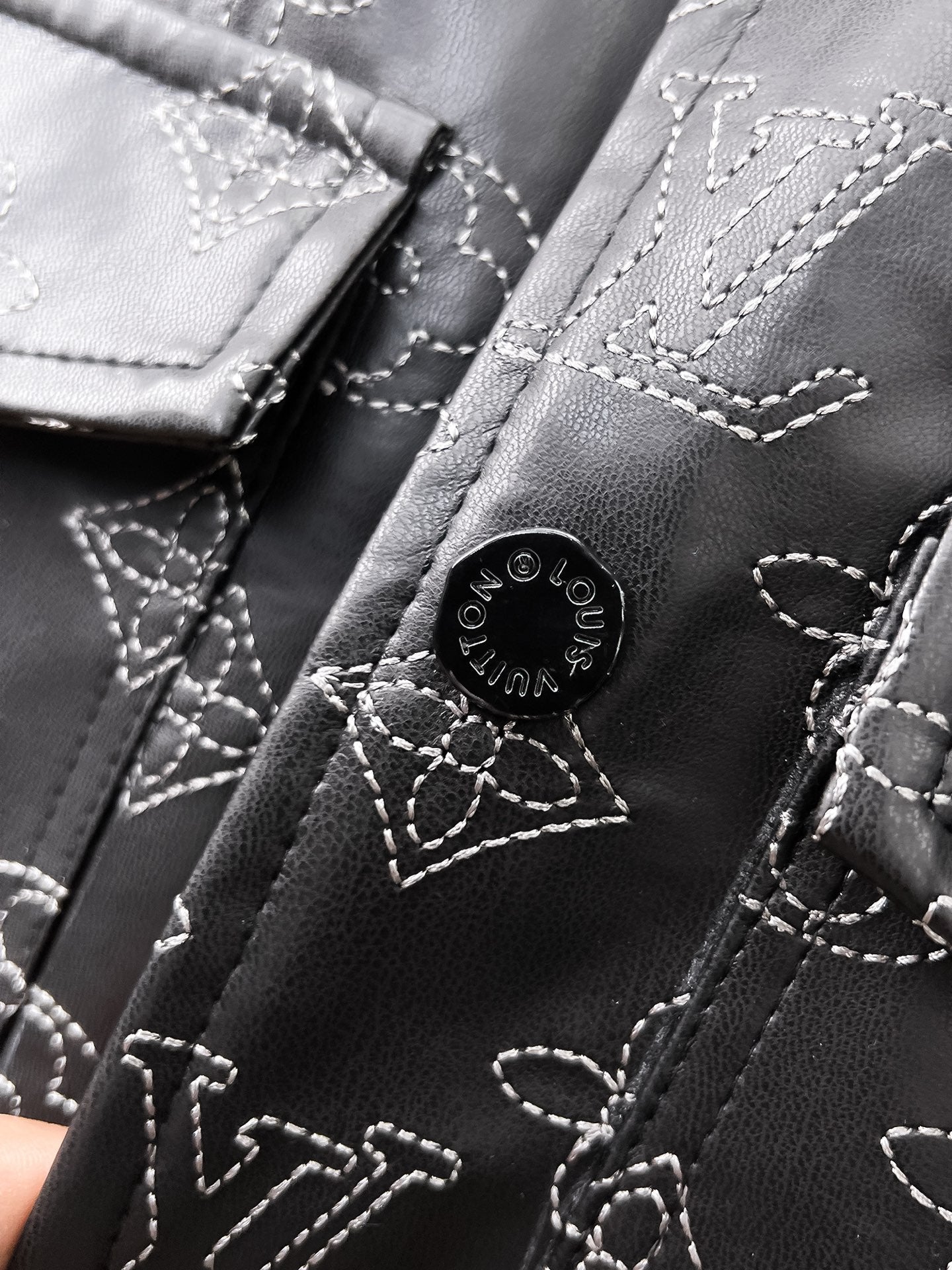 LV BLACK MONOGRAM DENIM JACKET 239528