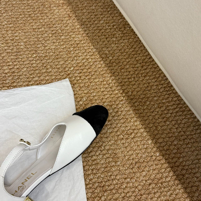 CHANEL 26S SLINGBACK SHOES IN WHITE CALFSKIN AND SUEDE GOLD HARDWARE