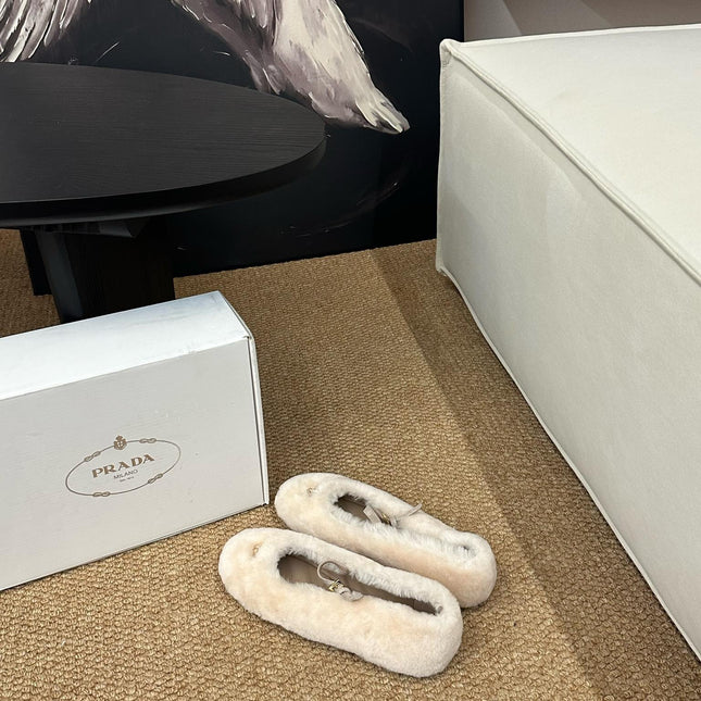 PRADA 26S SHEARLING BALLET FLATS IN CREAM WHITE