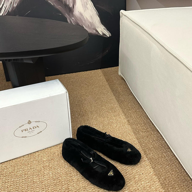 PRADA 26S SHEARLING BALLET FLATS IN BLACK