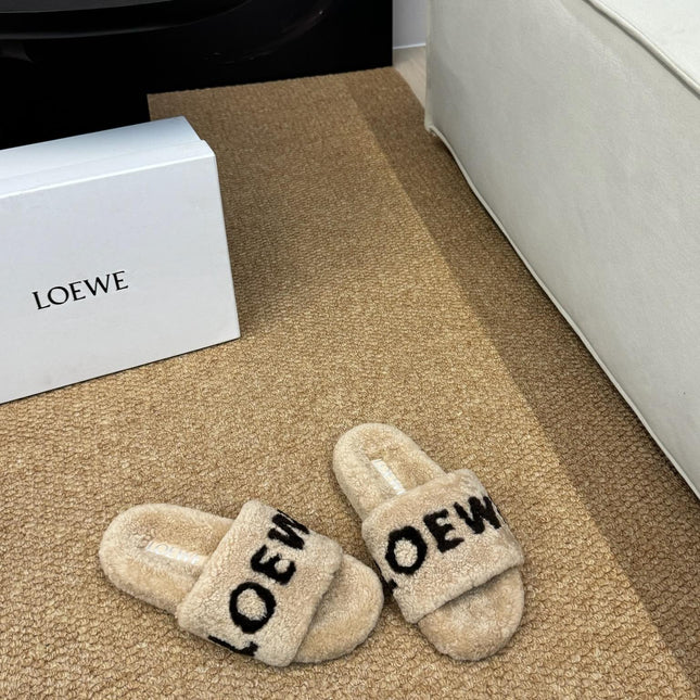 LOEWE 26S FLUFFY SLIDE SANDALS IN LIGHT BROWN SHEARLING LOGO