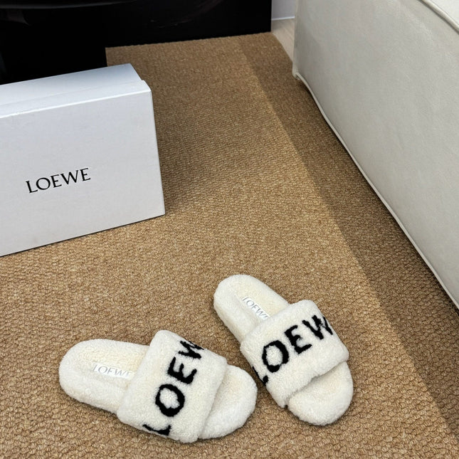 LOEWE 26S FLUFFY SLIDE SANDALS IN WHITE SHEARLING LOGO
