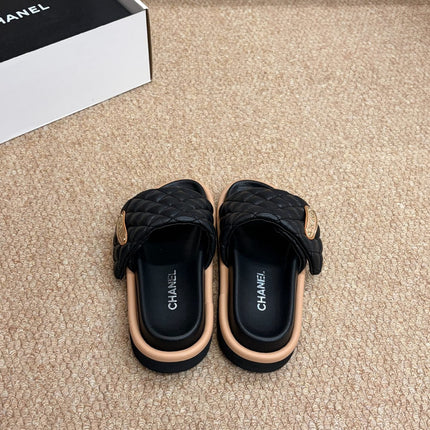 CHANEL 26S SLIDE SANDALS IN BLACK QUILTED CALFSKIN WITH LOGO PLAQUE