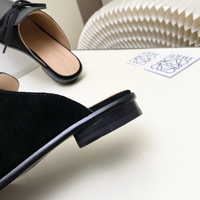 LOEWE 26S FLAT MULES IN BLACK CALFSKIN AND SUEDE