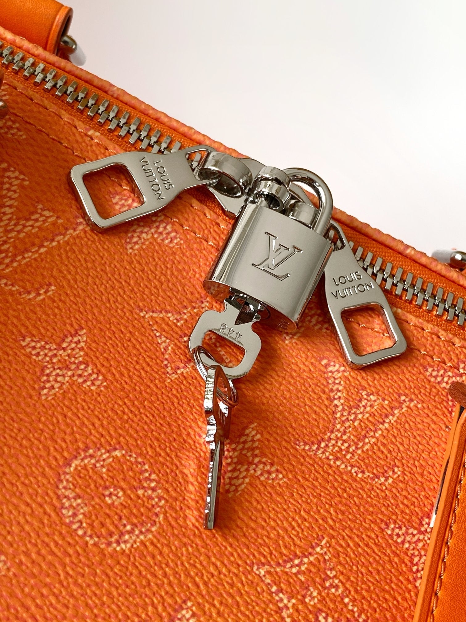 LV 26S KEEPALL 50 IN ORANGE MONOGRAM CANVAS