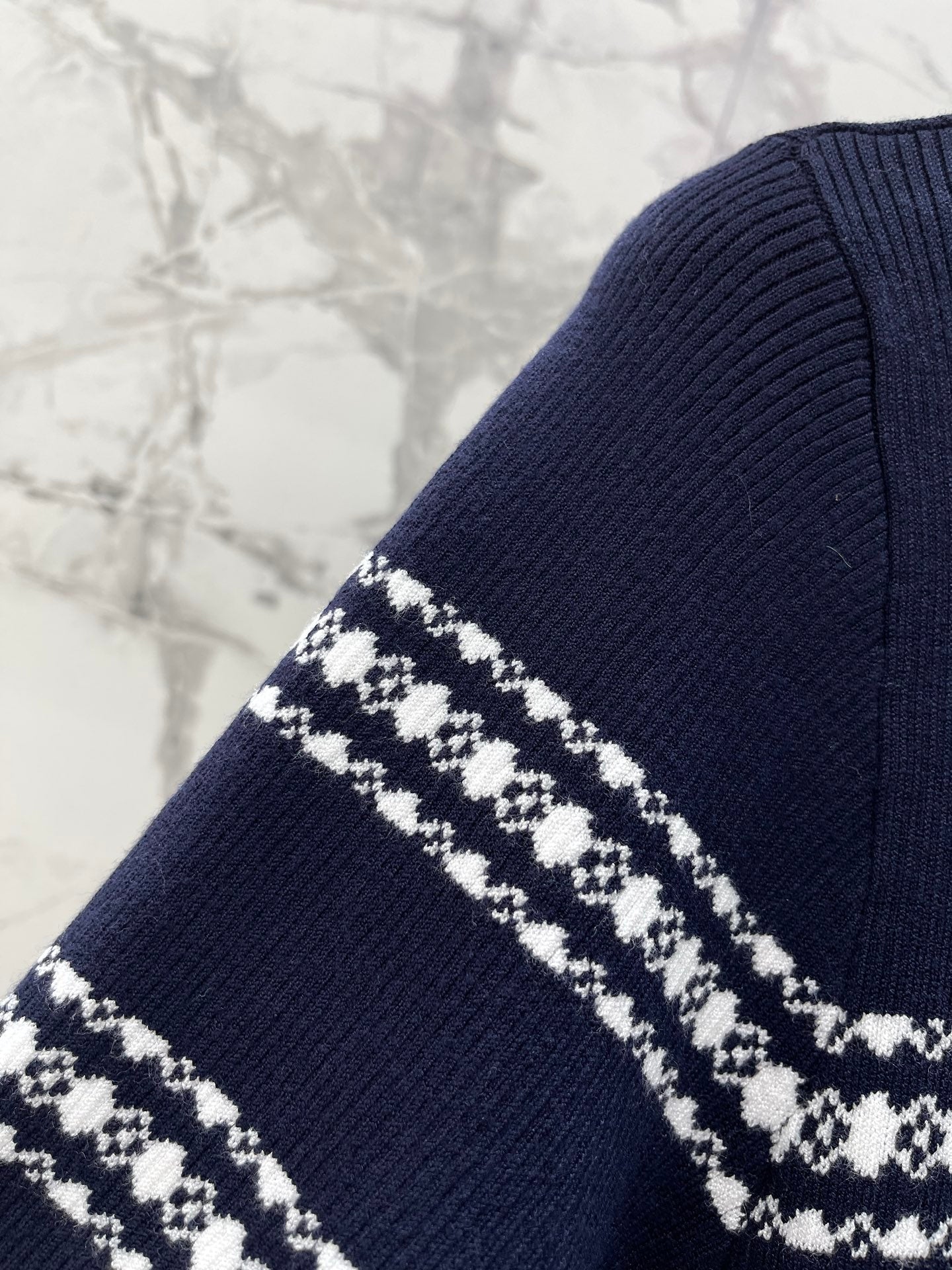 LV 26S SHORT-SLEEVED SWEATER STYLE 257