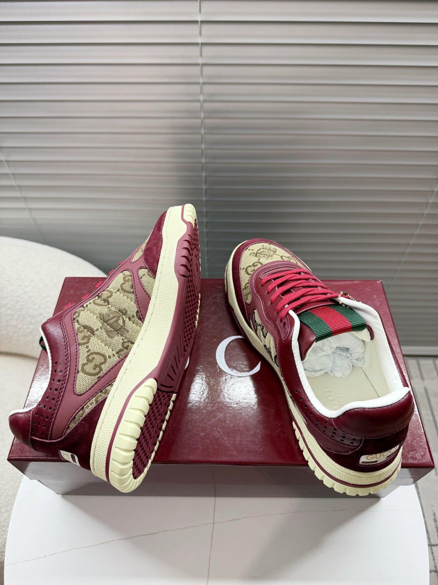 GUCCI 26S MAC80 SNEAKER IN BEIGE CANVAS AND DARK RED LEATHER