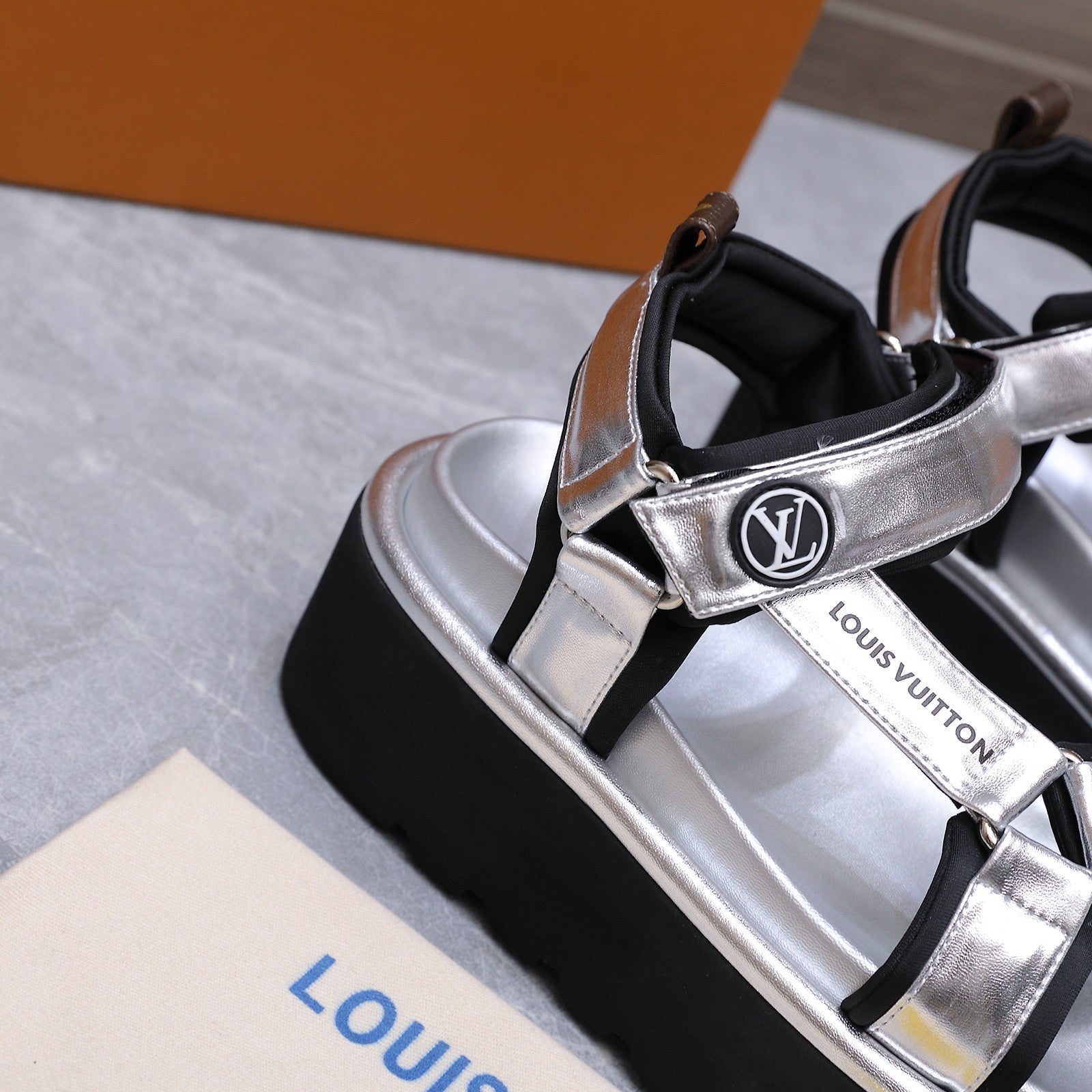 LV 26S CHAMELEON PLATFORM SANDALS 60MM IN SILVER CALFSKIN AND EVA