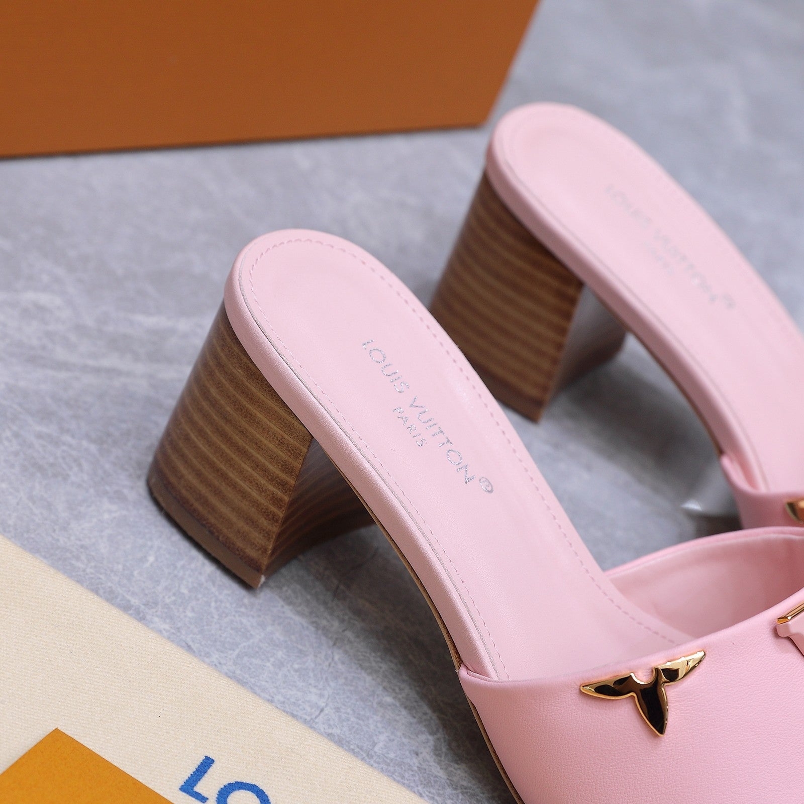 LV 26S BLOCK HEEL MULE SANDALS 55MM IN PINK BABY CALFSKIN GOLD HARDWARE