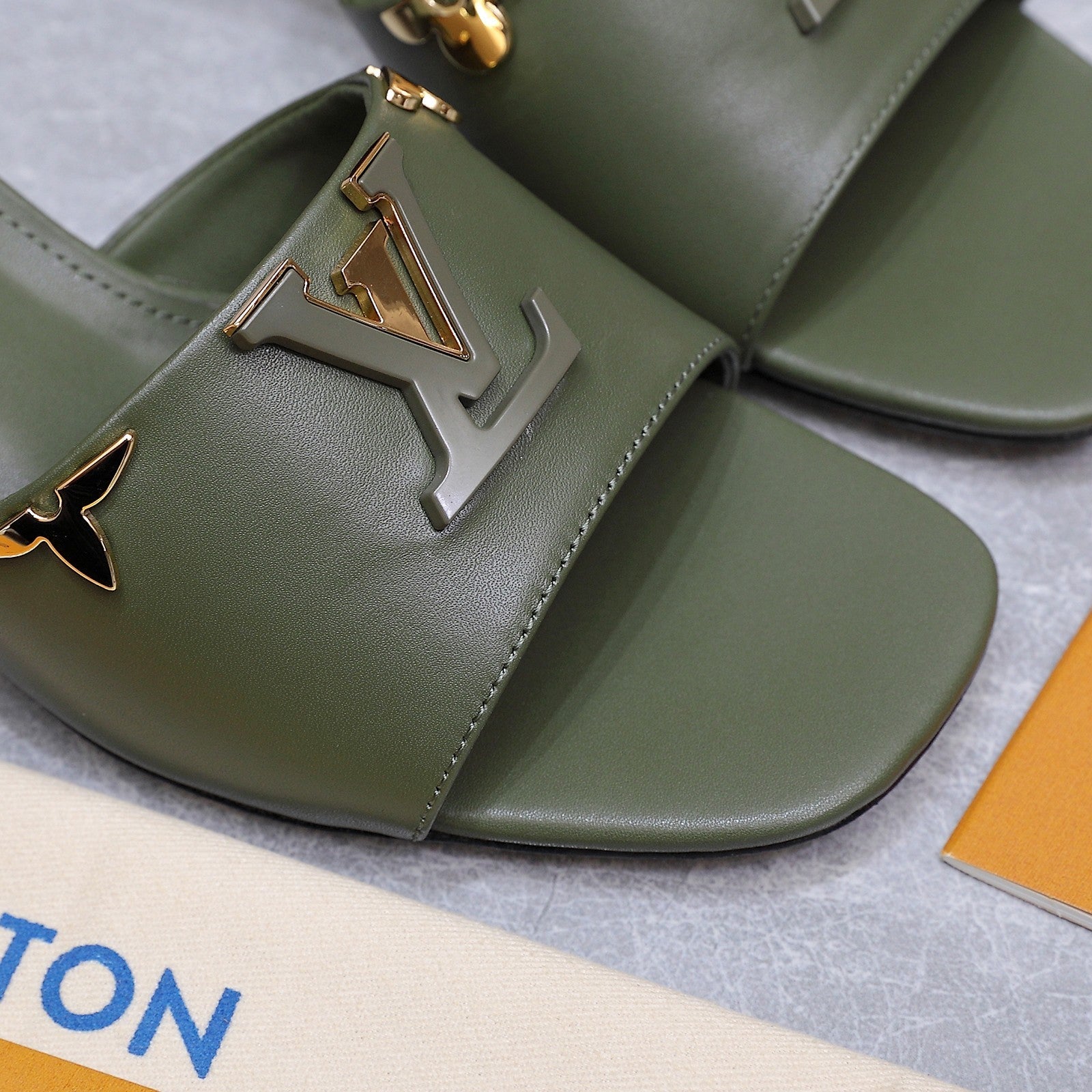 LV 26S BLOCK HEEL MULE SANDALS 55MM IN OLIVE GREEN CALFSKIN GOLD HARDWARE
