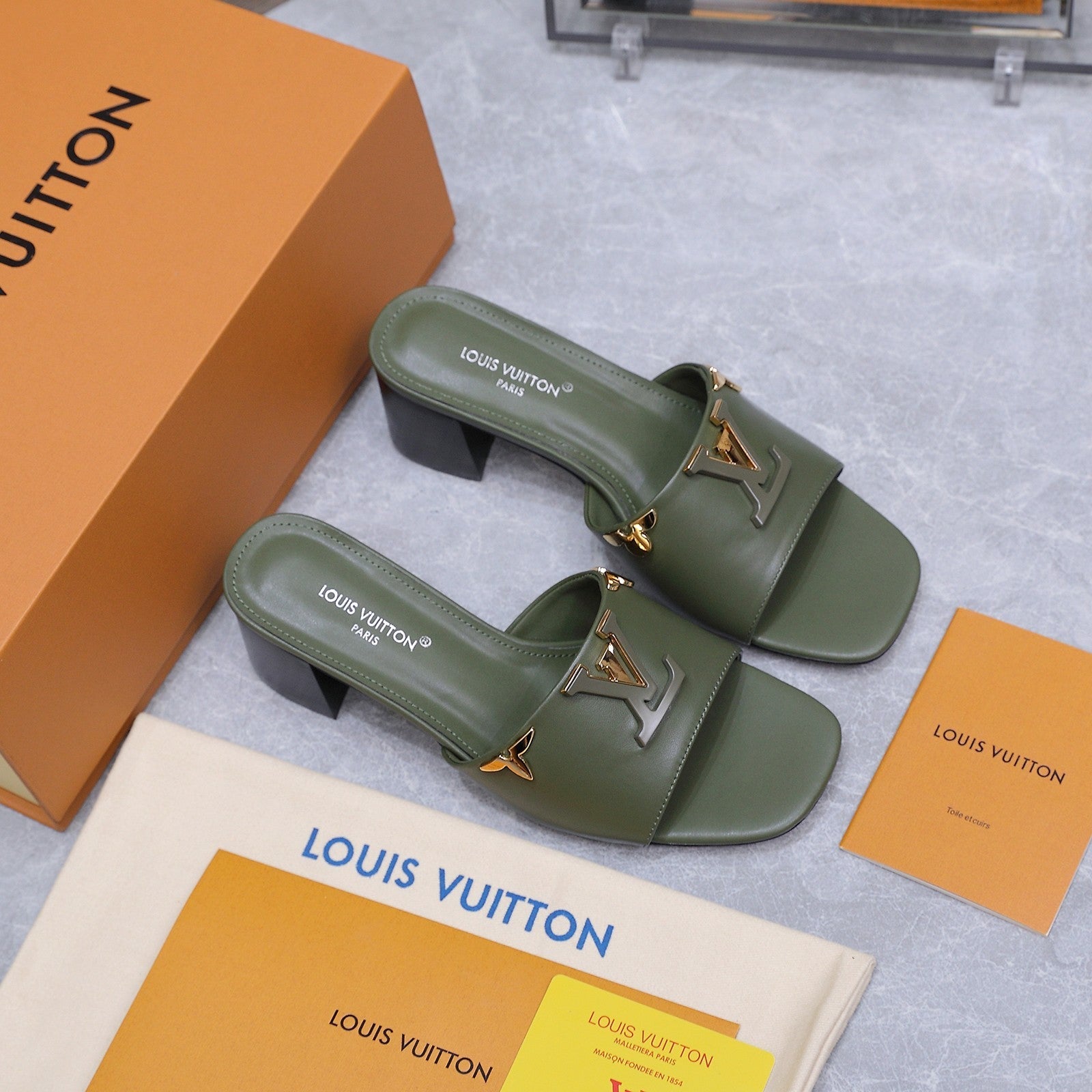 LV 26S BLOCK HEEL MULE SANDALS 55MM IN OLIVE GREEN CALFSKIN GOLD HARDWARE