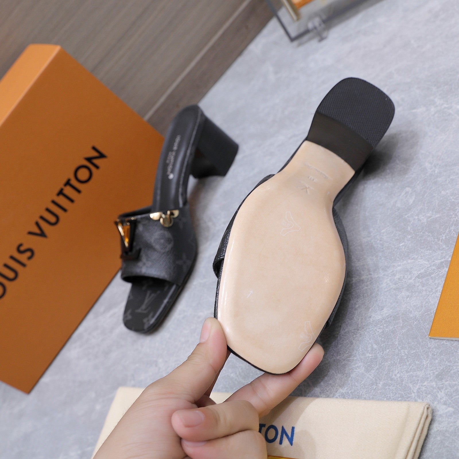 LV 26S BLOCK HEEL MULE SANDALS 55MM IN BLACK MONOGRAM CALFSKIN GOLD HARDWARE