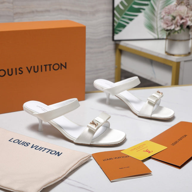LV 26S SLIDE HEELS 40MM IN WHITE SATIN WITH BOW