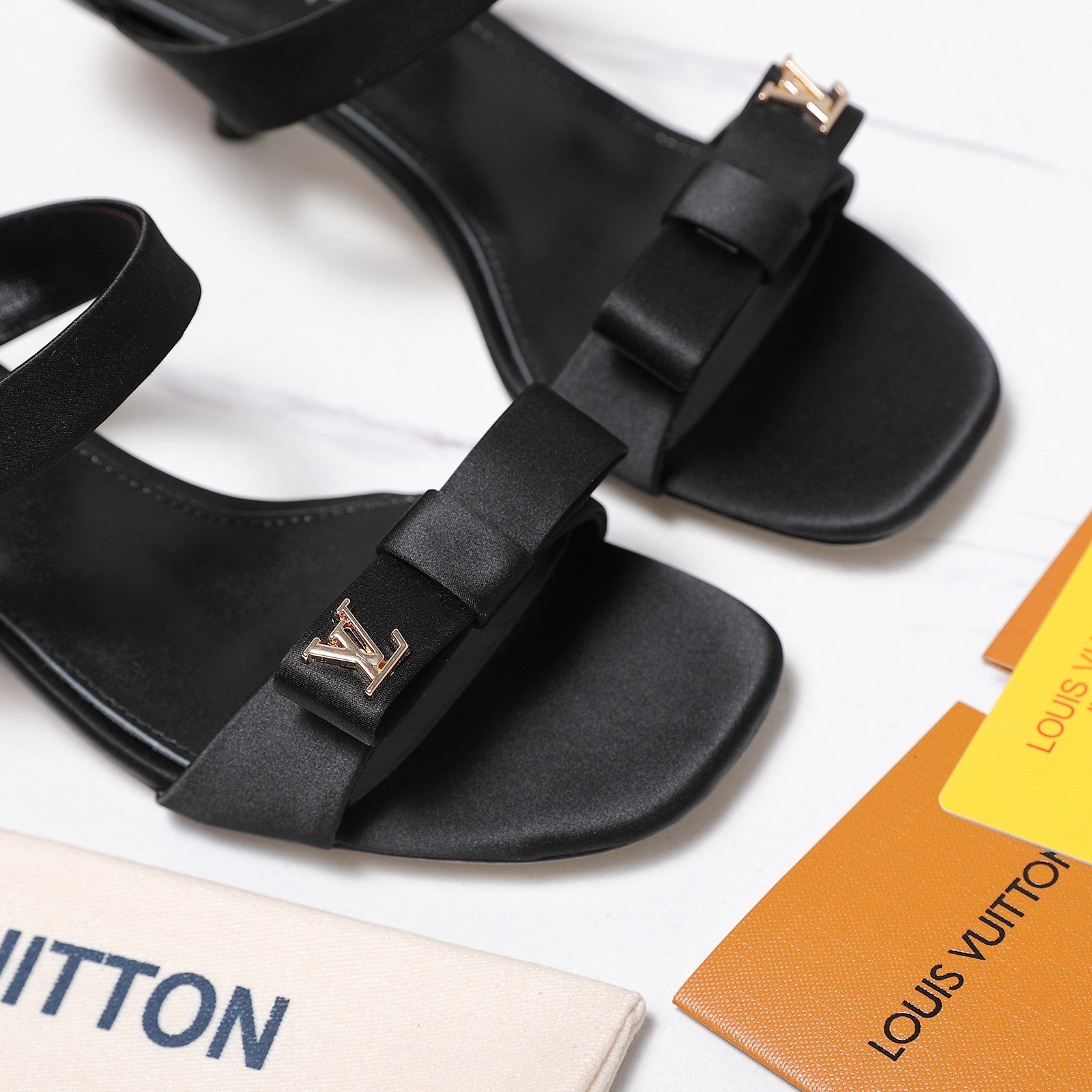 LV 26S SLIDE HEELS 40MM IN BLACK SATIN WITH BOW
