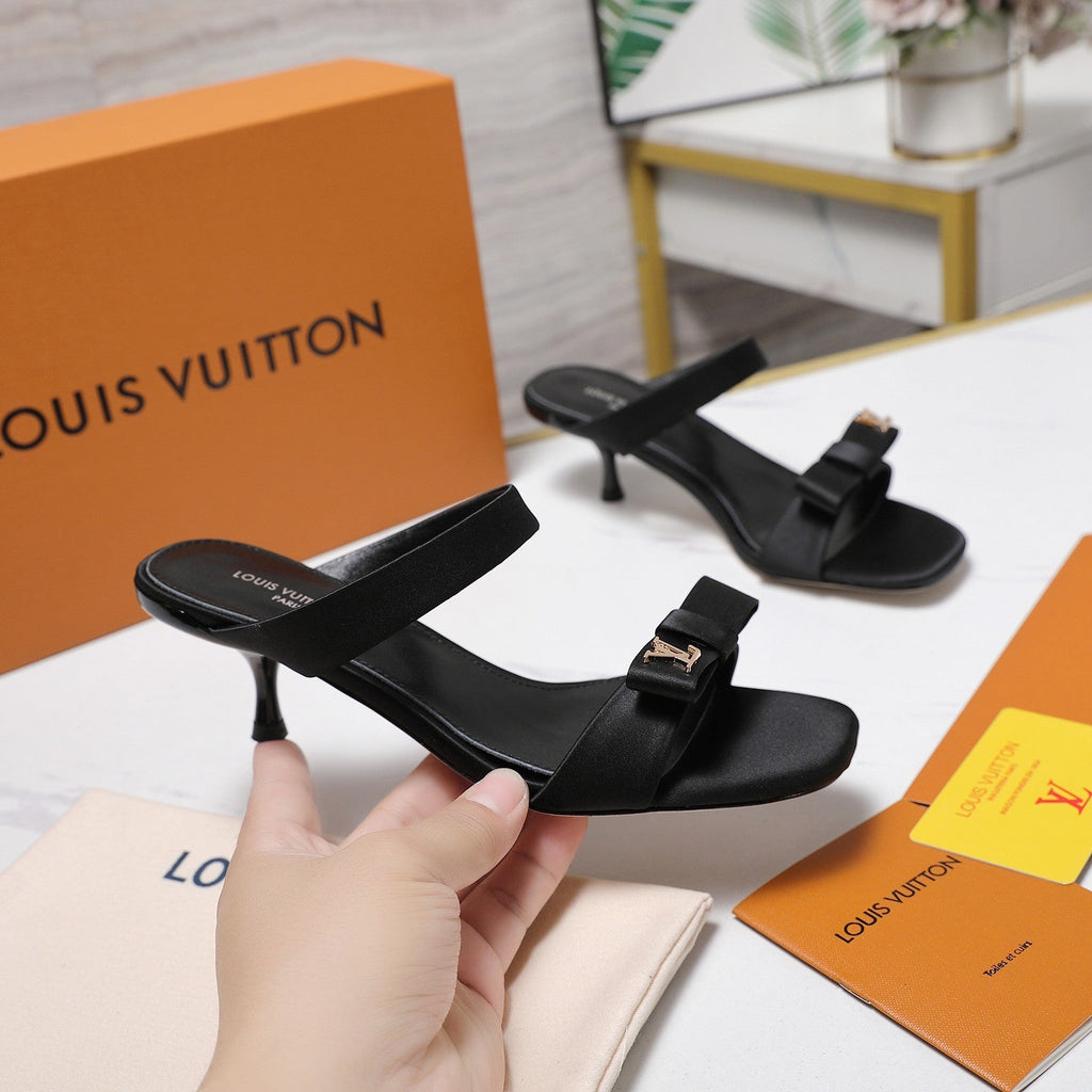 LV 26S SLIDE HEELS 40MM IN BLACK SATIN WITH BOW