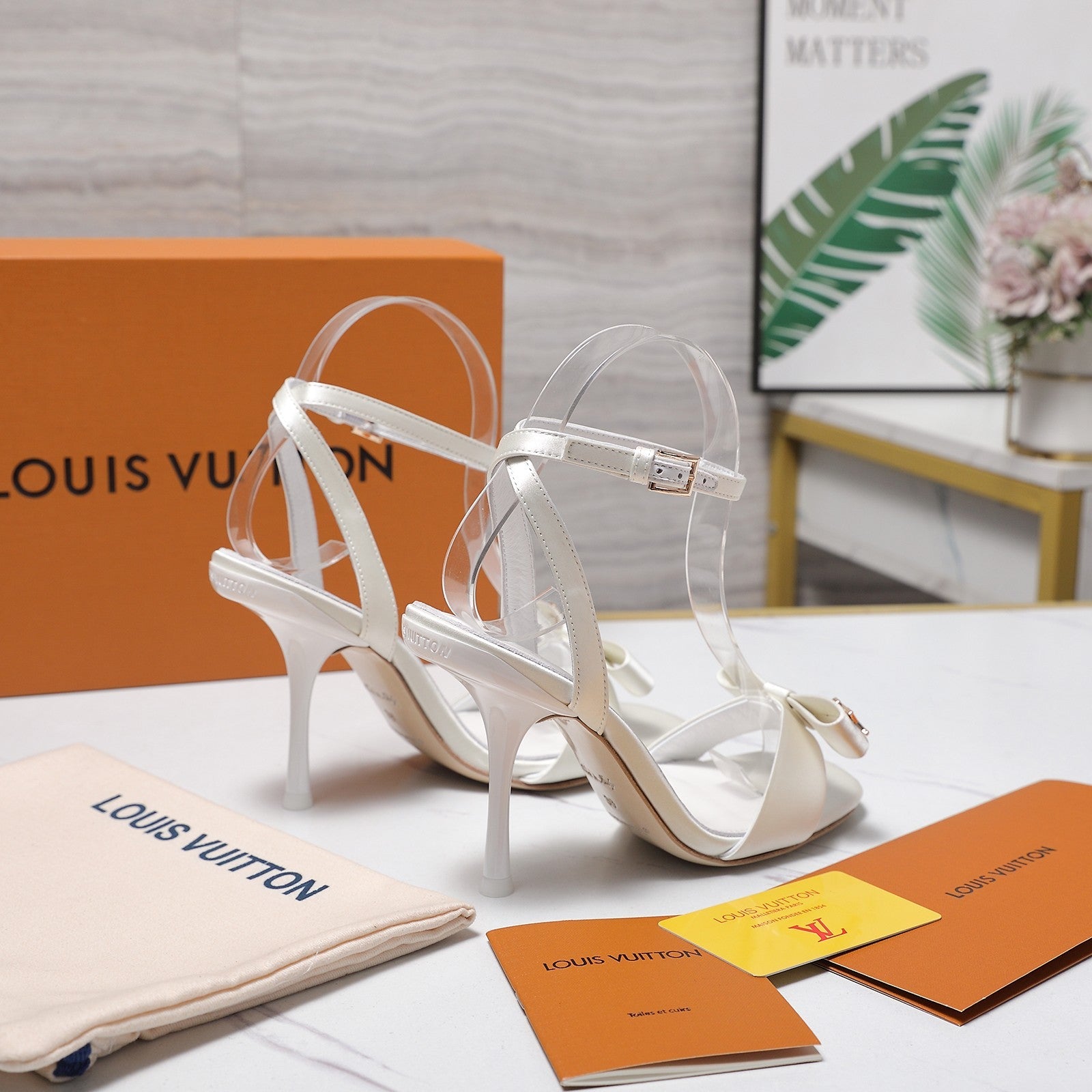 LV 26S 6AM SANDALS 90MM IN WHITE SATIN WITH BOW