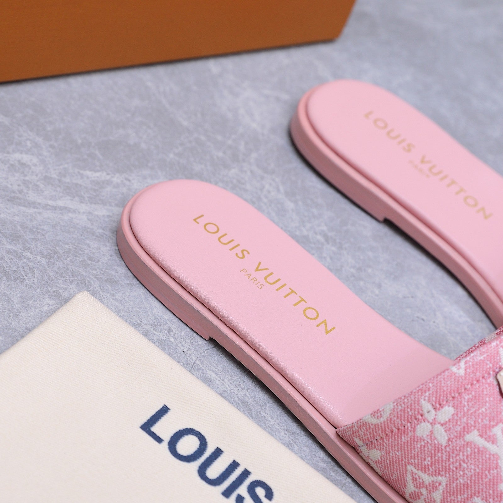 LV 26S FLAT SLIDE SANDALS IN LIGHT PINK MONOGRAM CANVAS AND CALFSKIN