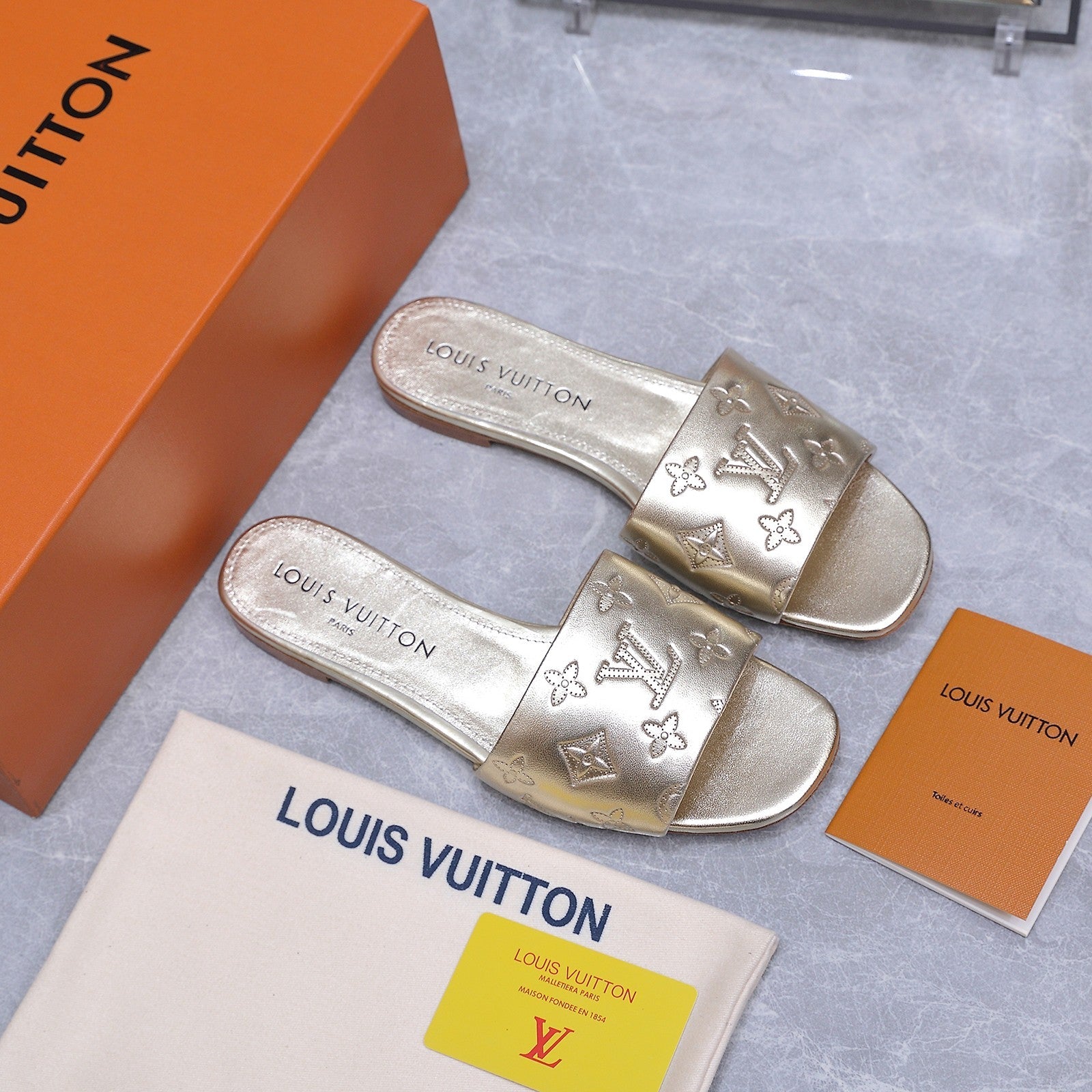 LV 26S FLAT SLIDE SANDALS IN GOLD CALFSKIN EMBOSSED MONOGRAM LOGO