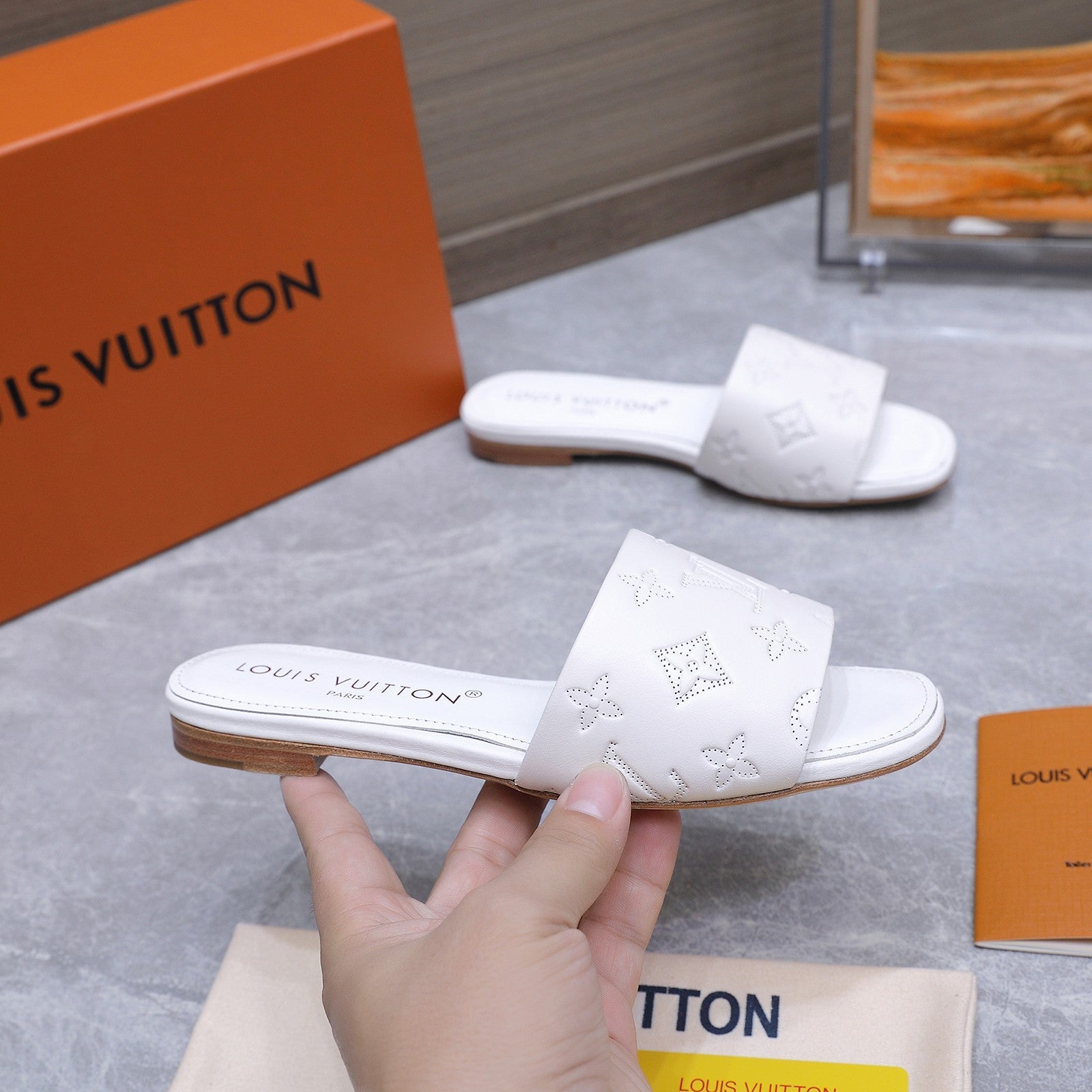 LV 26S FLAT SLIDE SANDALS IN WHITE CALFSKIN EMBOSSED MONOGRAM LOGO