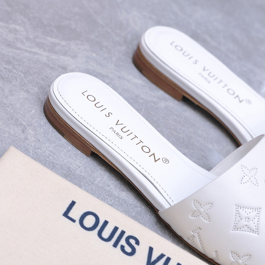 LV 26S FLAT SLIDE SANDALS IN WHITE CALFSKIN EMBOSSED MONOGRAM LOGO