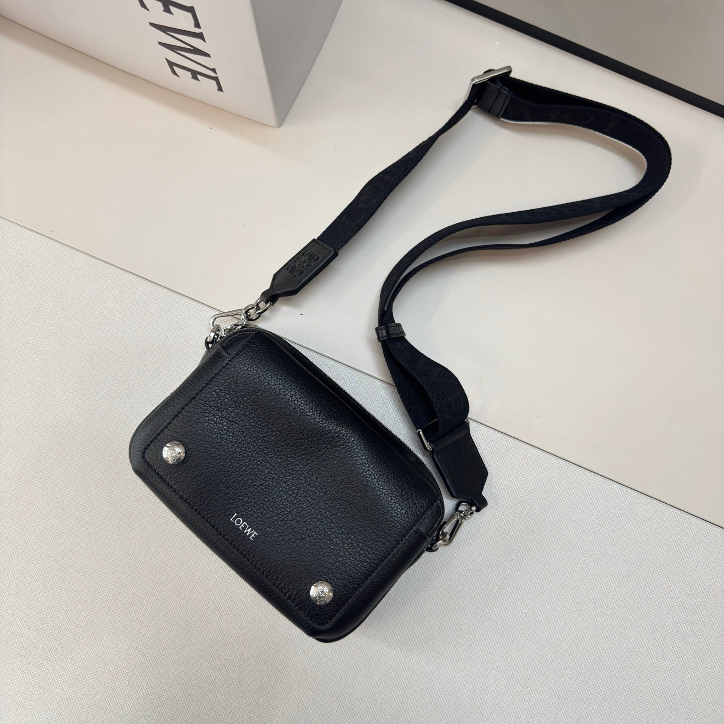 LOEWE 25S PEBBLE BAG 20 IN BLACK CALFSKIN SILVER HARDWARE