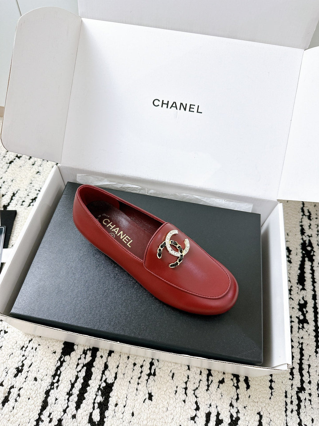 LOAFERS IN RED CALFSKIN HARDWARE WITH ROCK MIX CHAIN