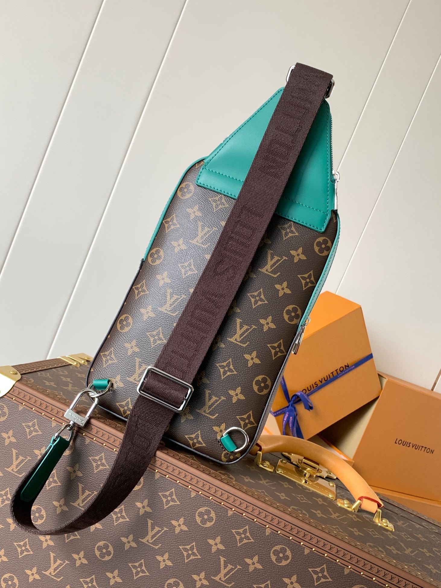 AVENUE SLINGBAG 31 IN BROWN MIX GREEN DAMIER GRAPHITE CANVAS