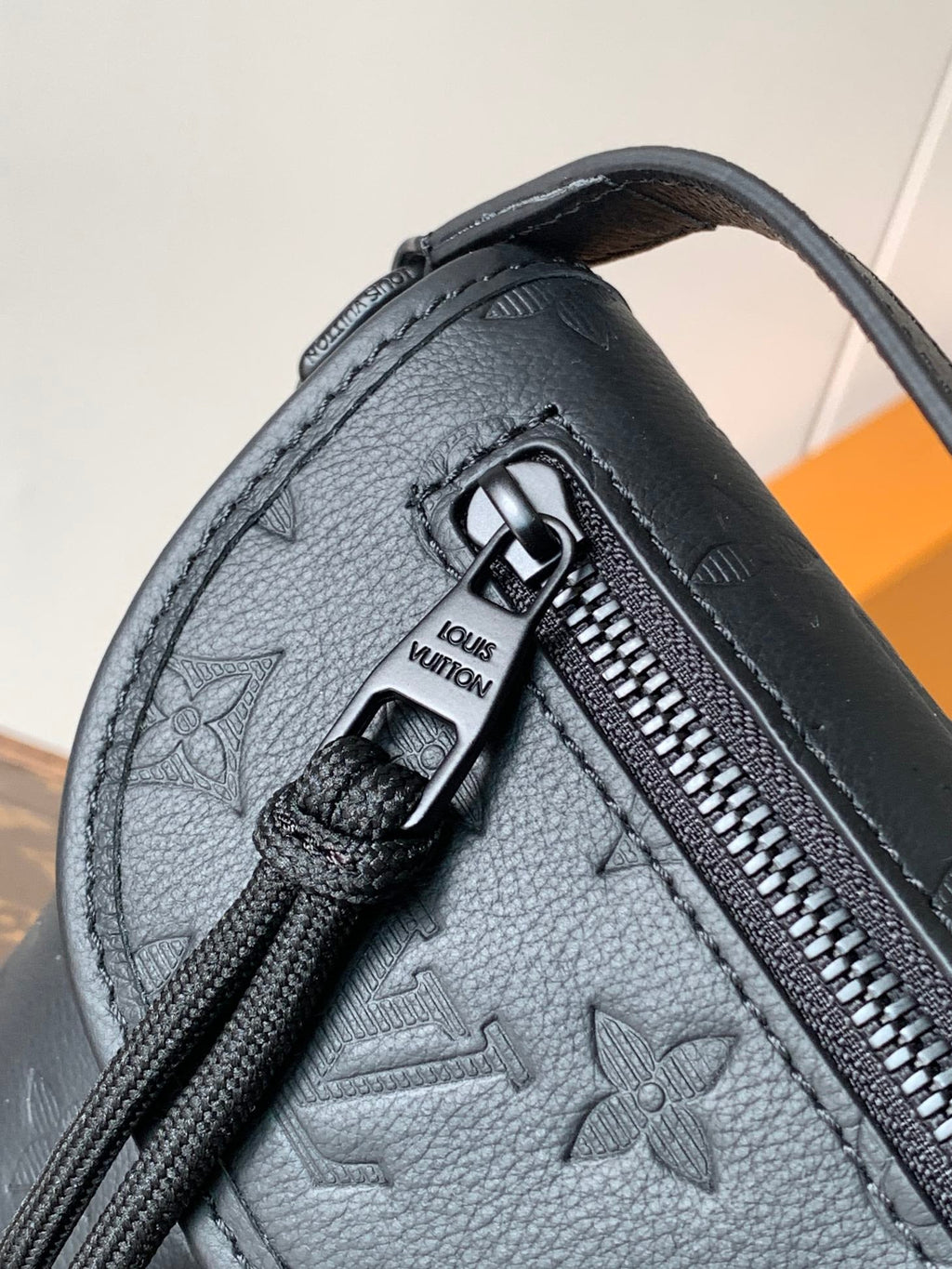 LV 25S PULSE WEARABLE WALLET 22 IN BLACK MONOGRAM SHADOW EMBOSSED CALFSKIN