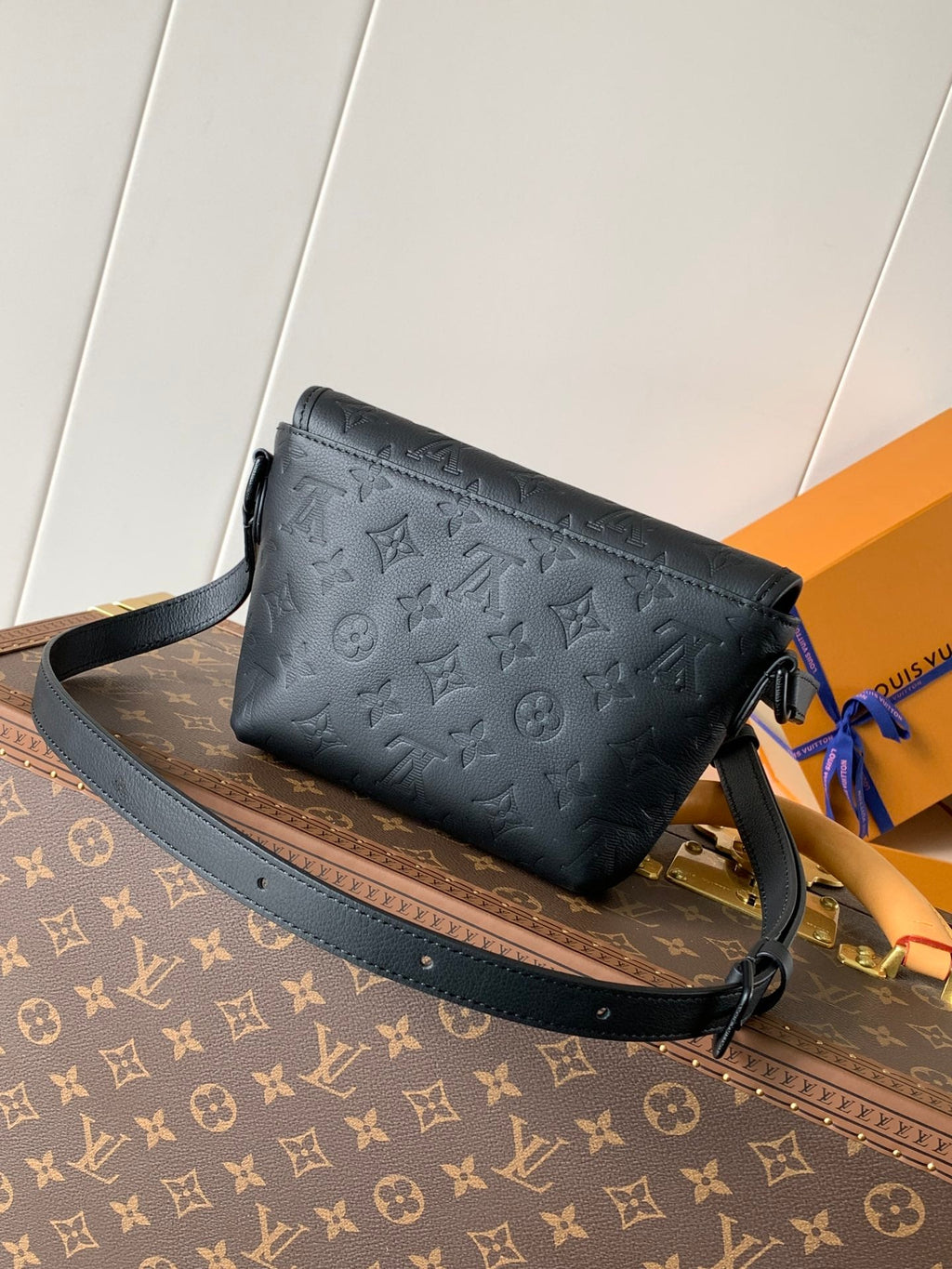 LV 25S PULSE WEARABLE WALLET 22 IN BLACK MONOGRAM SHADOW EMBOSSED CALFSKIN