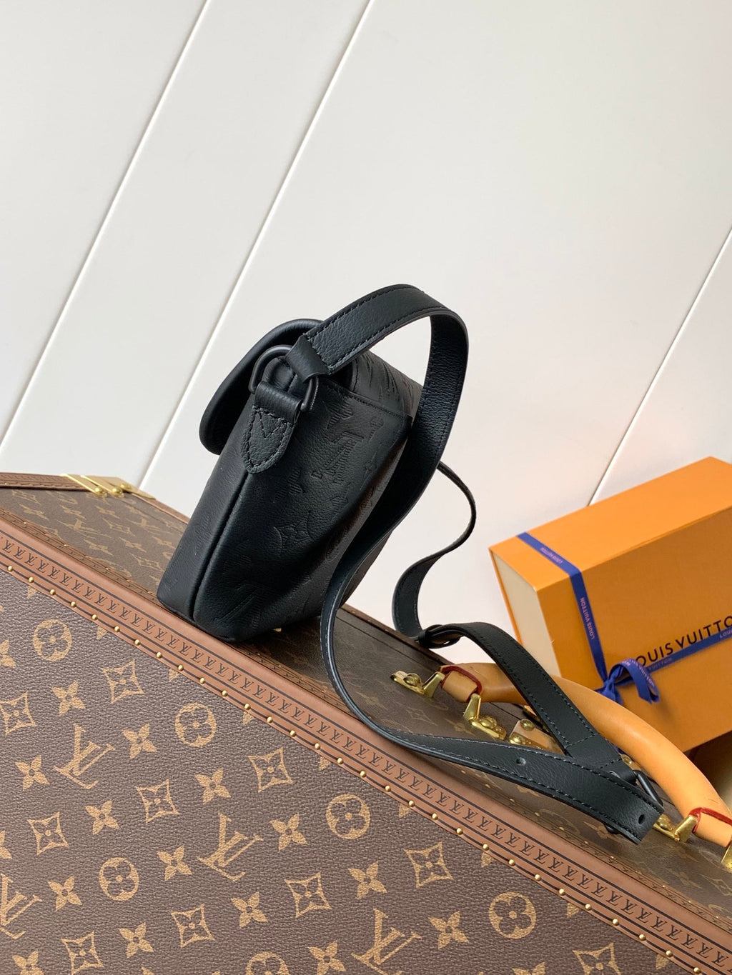 LV 25S PULSE WEARABLE WALLET 22 IN BLACK MONOGRAM SHADOW EMBOSSED CALFSKIN