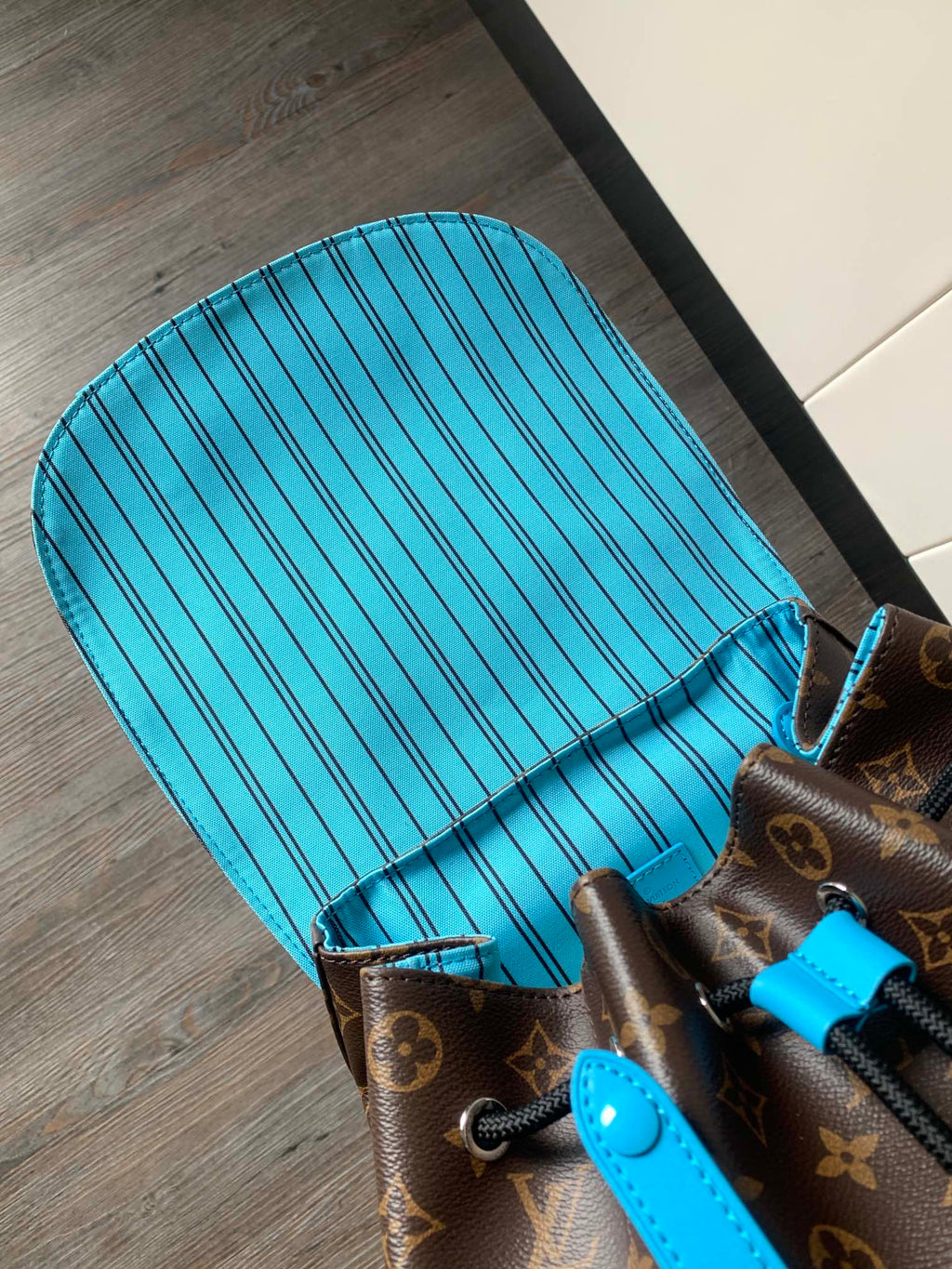 LV 25S CHRISTOPHER BACKPACK 48 IN BROWN AND CAPRI BLUE CANVAS MONOGRAM