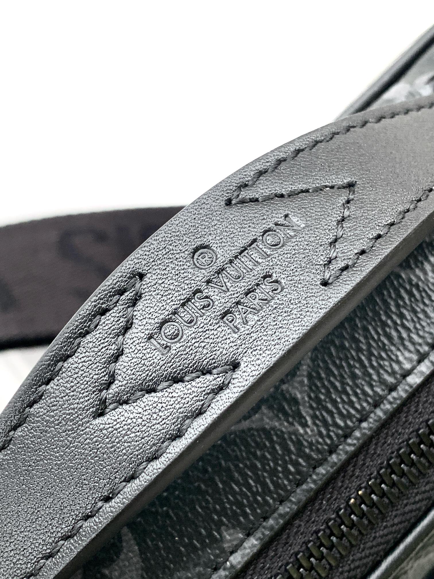 LV 26S S LOCK CROSSBODY BAG 22 IN CHARCOAL GRAY EMBOSSED TAURILLON LEATHER