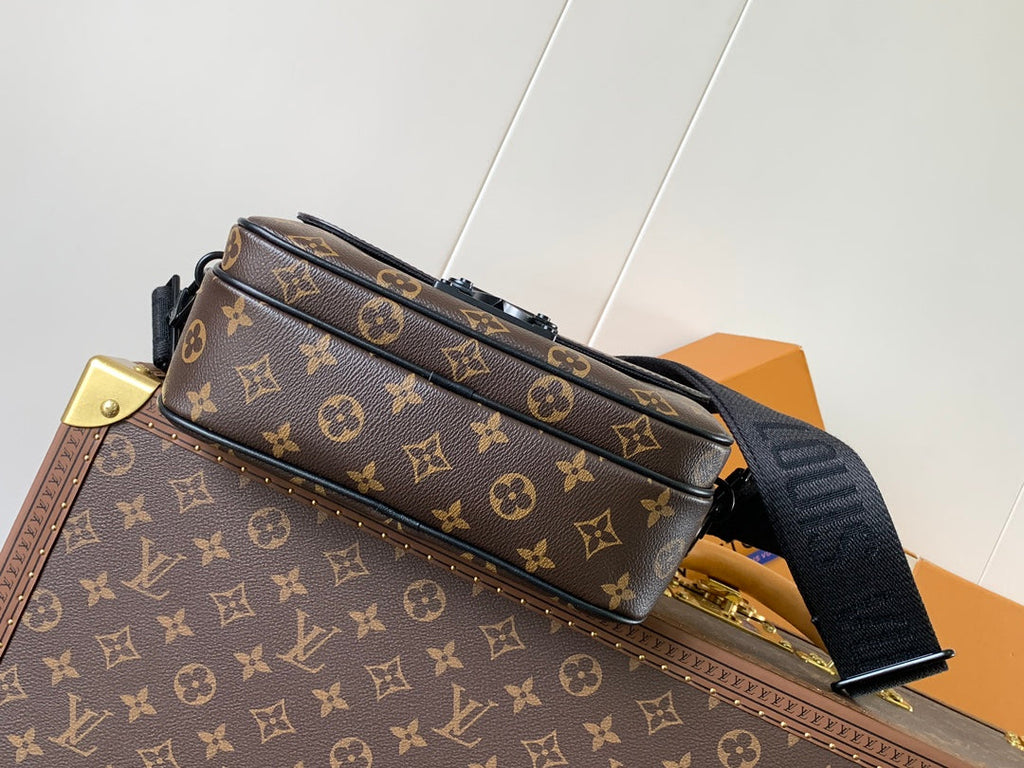 LV 26S S LOCK CROSSBODY BAG 22 IN BROWN EMBOSSED TAURILLON LEATHER