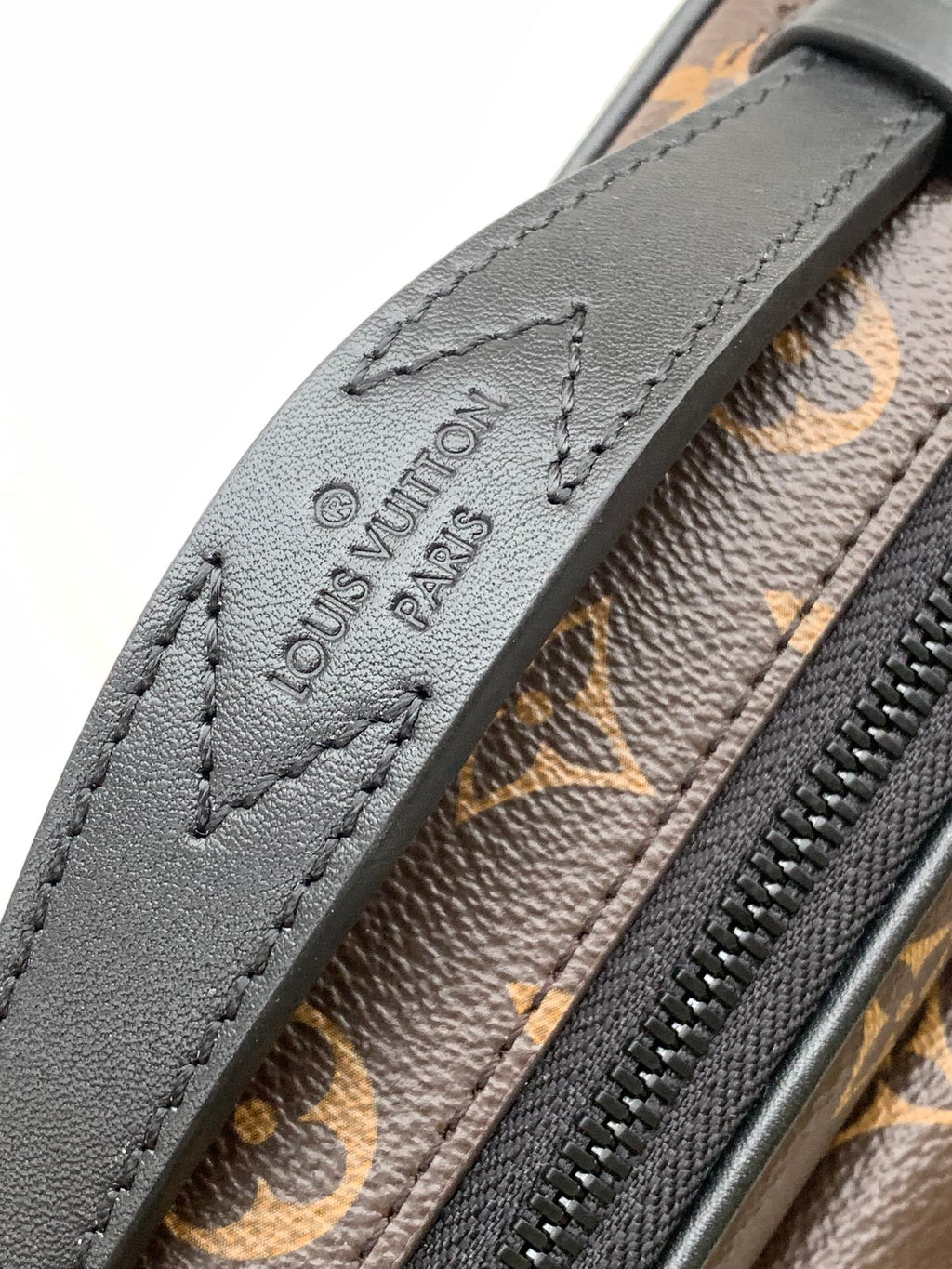 LV 26S S LOCK CROSSBODY BAG 22 IN BROWN EMBOSSED TAURILLON LEATHER