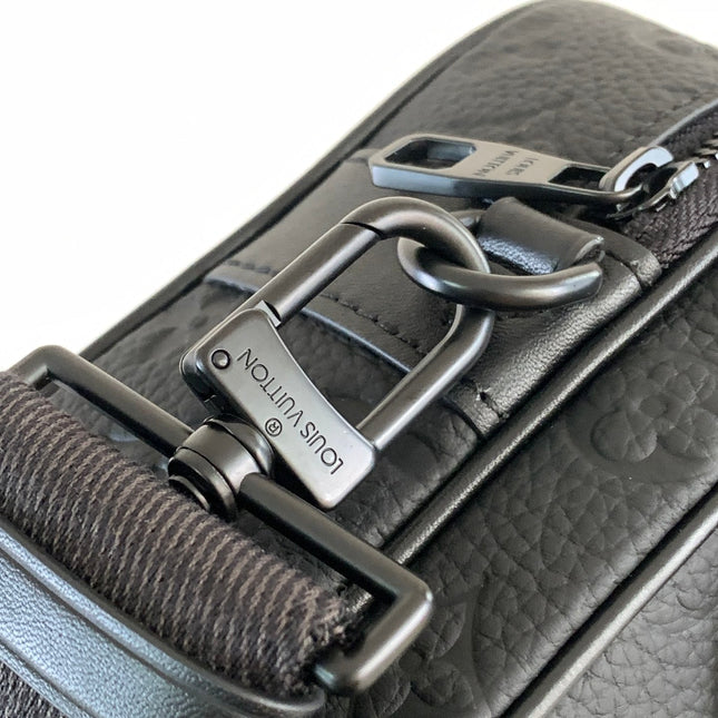 LV 26S S LOCK CROSSBODY BAG 22 IN BLACK EMBOSSED TAURILLON LEATHER