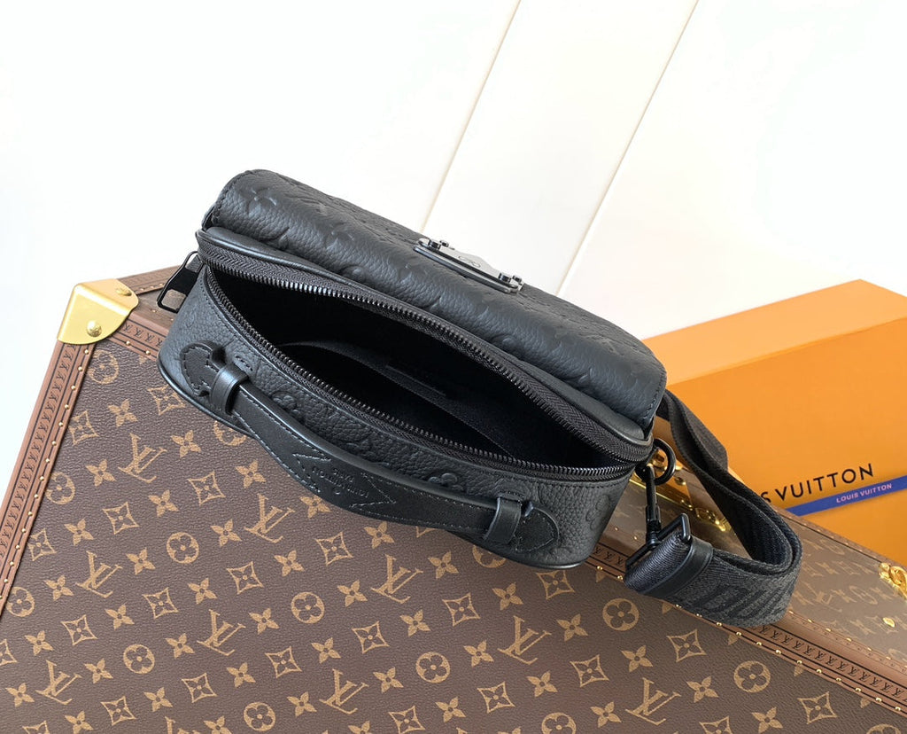 LV 26S S LOCK CROSSBODY BAG 22 IN BLACK EMBOSSED TAURILLON LEATHER