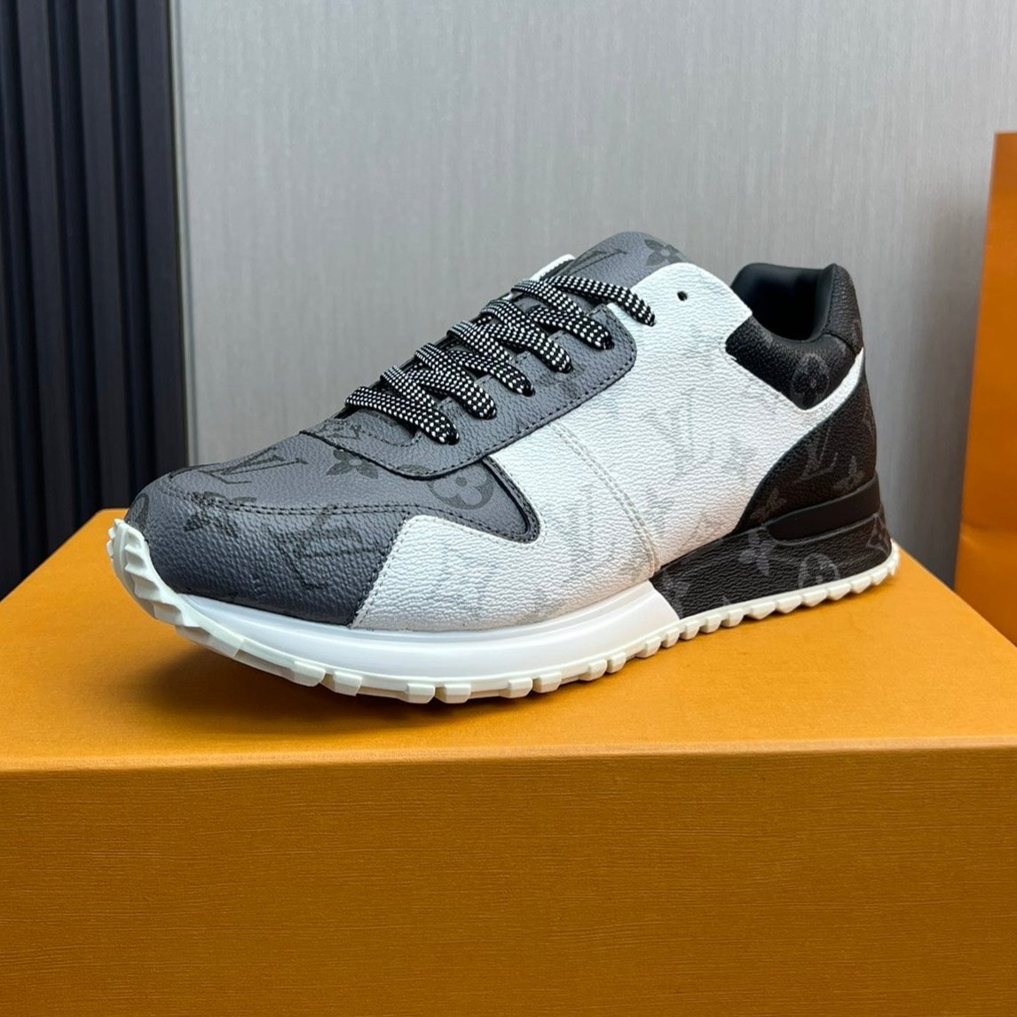 LV SNEAKER BLACK MIX WHITE AND GREY MONOGRAM CALFSKIN