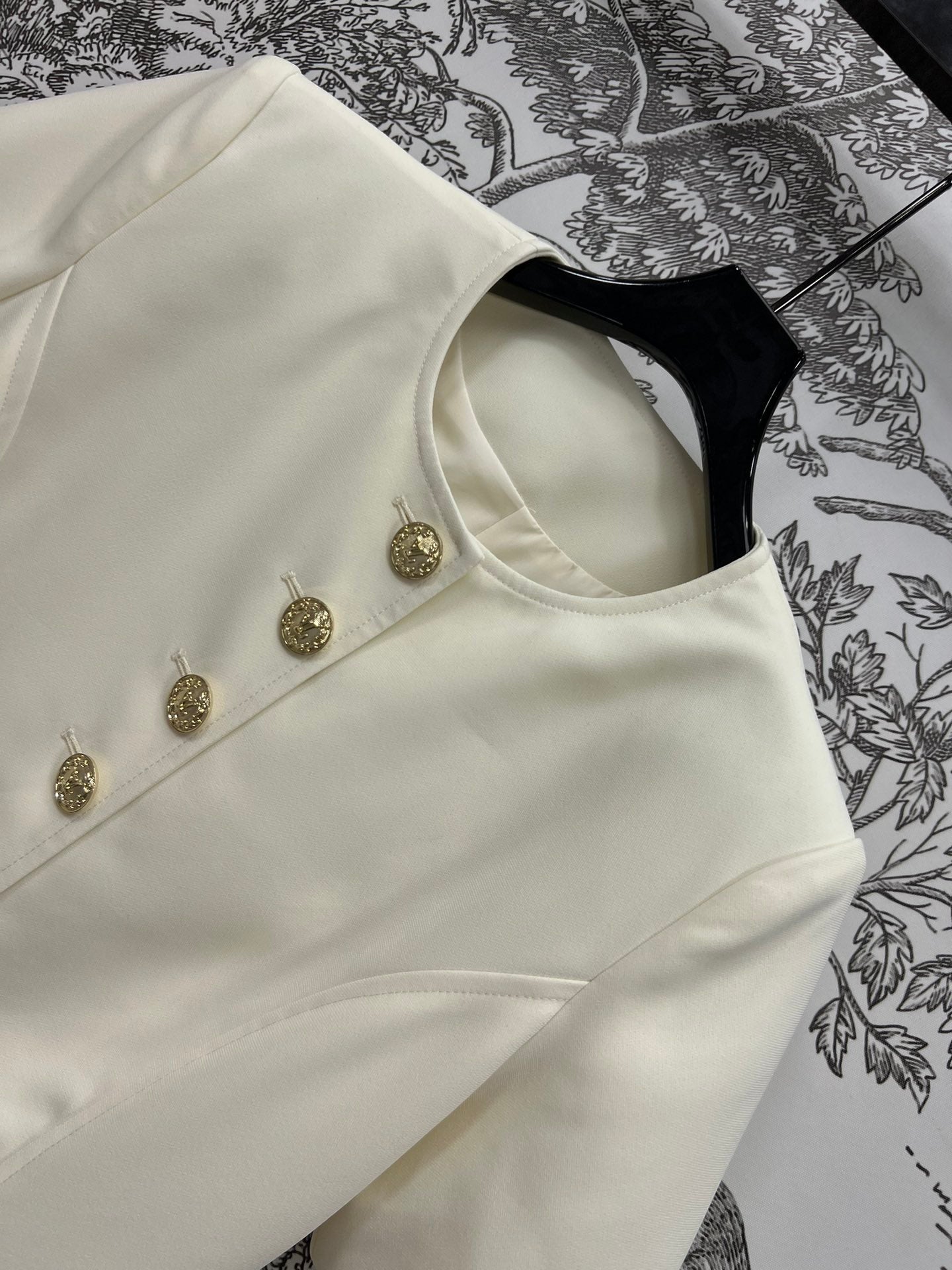 LV 25S ROUND NECK DRESS WITH METAL BUTTONS 262924