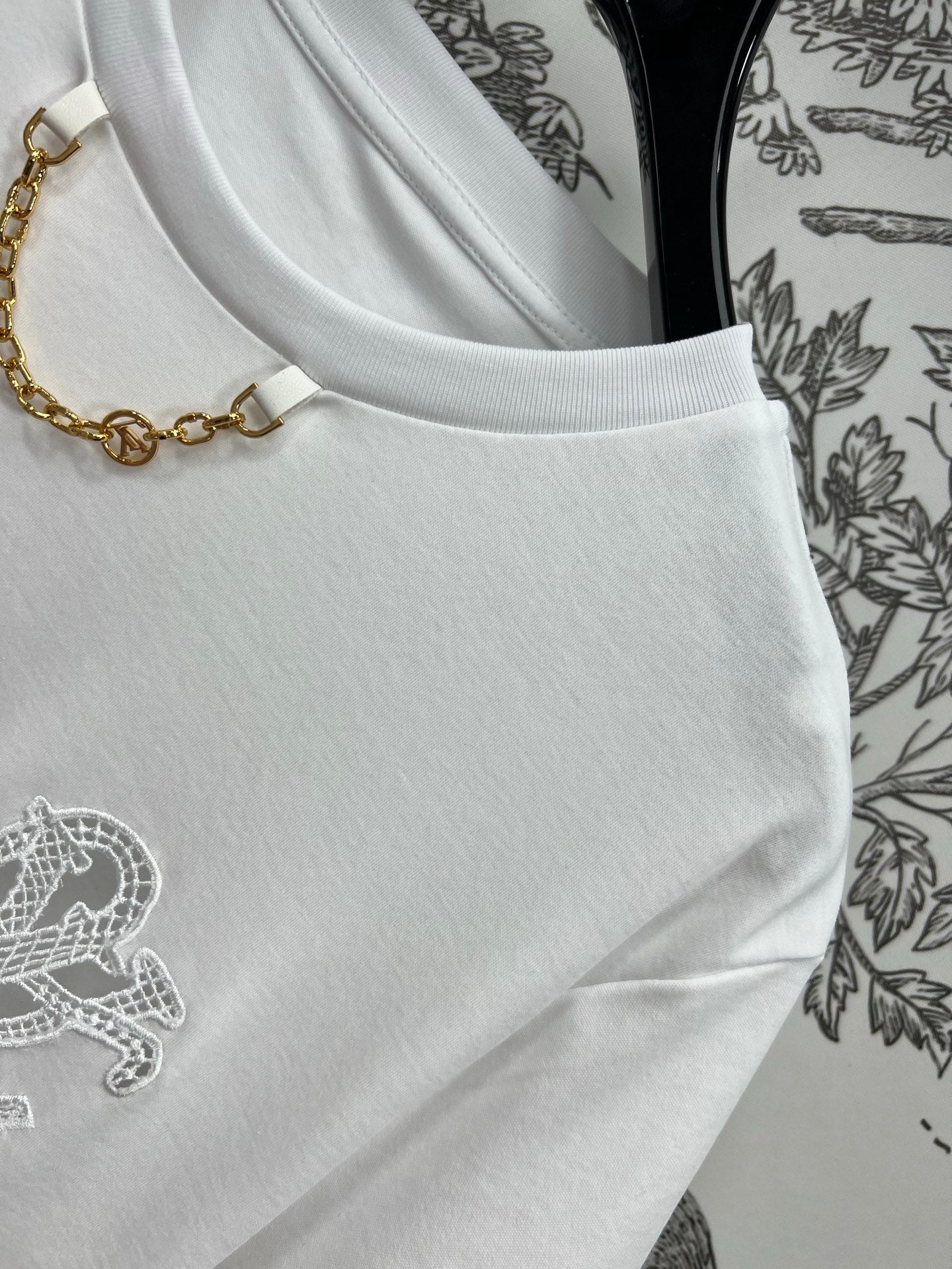 LV 25S SHORT SLEEVE T-SHIRT WITH EMBROIDERED LOGO 263036