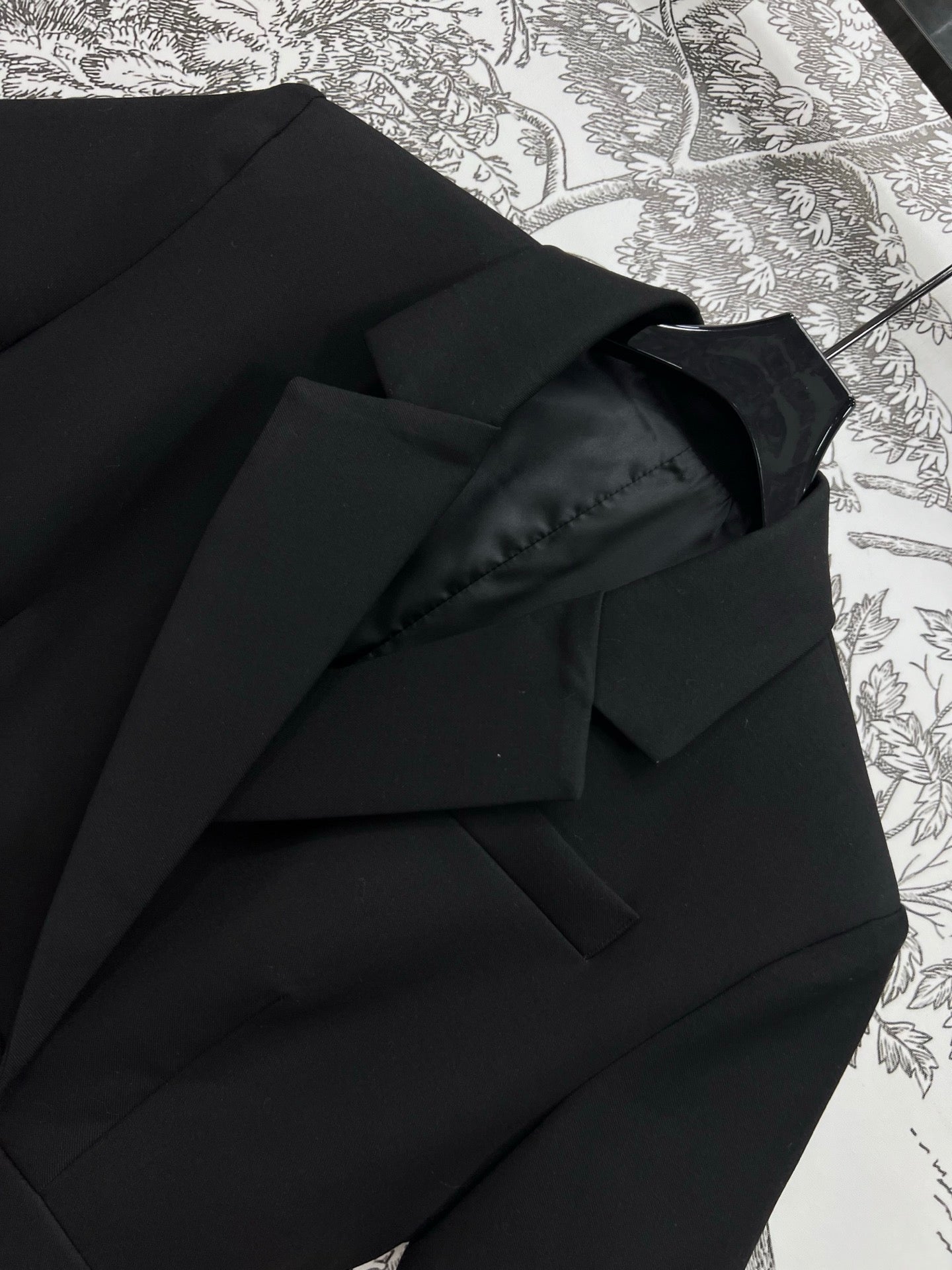 LV SHORT-SLEEVE BLAZER DRESS 274529