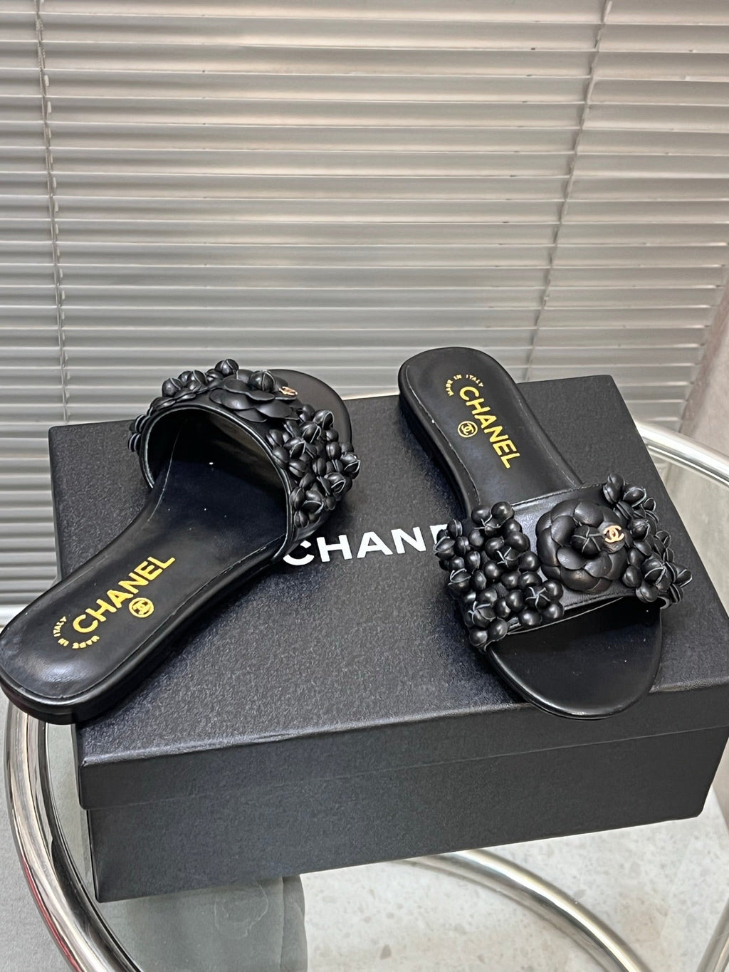 SLIPPERS CAMELLIA IN BLACK CALFSKIN