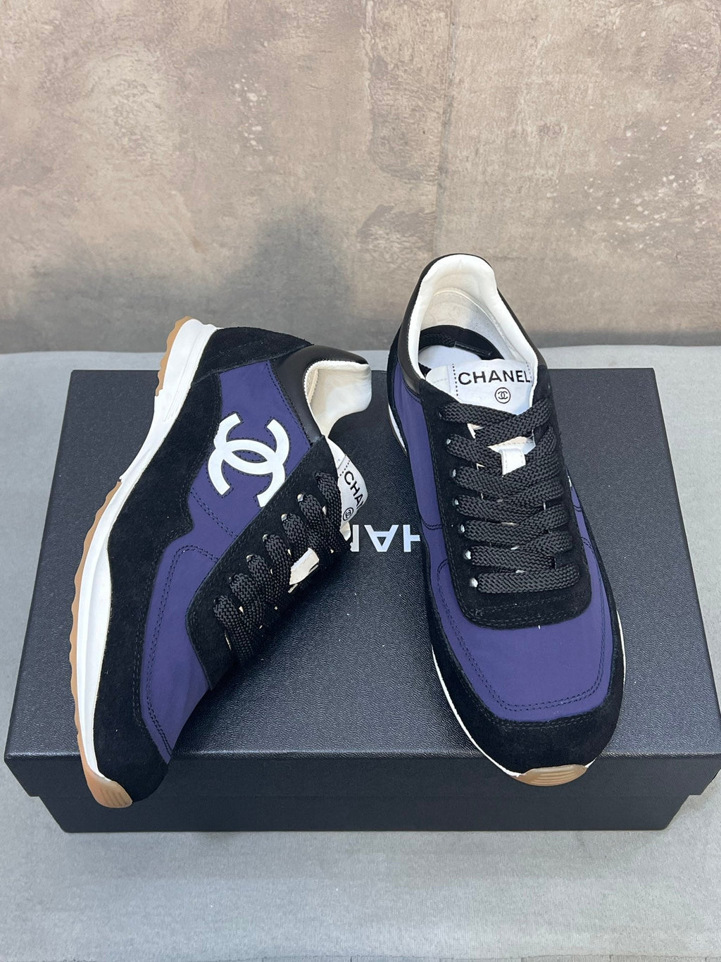 CHANEL 26S RUNNING SNEAKERS IN BLACK PURPLE MIX MATERIAL CC LOGO