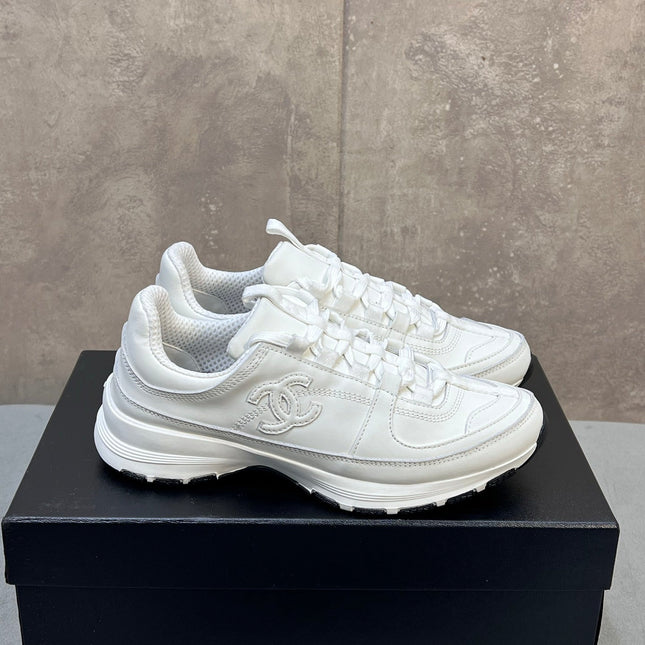 CHANEL 26S RUNNER CC LOGO SNEAKERS IN WHITE CALFSKIN