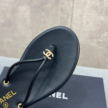 CHANEL 26S FLIP FLOPS IN BLACK CALFSKIN CC LOGO