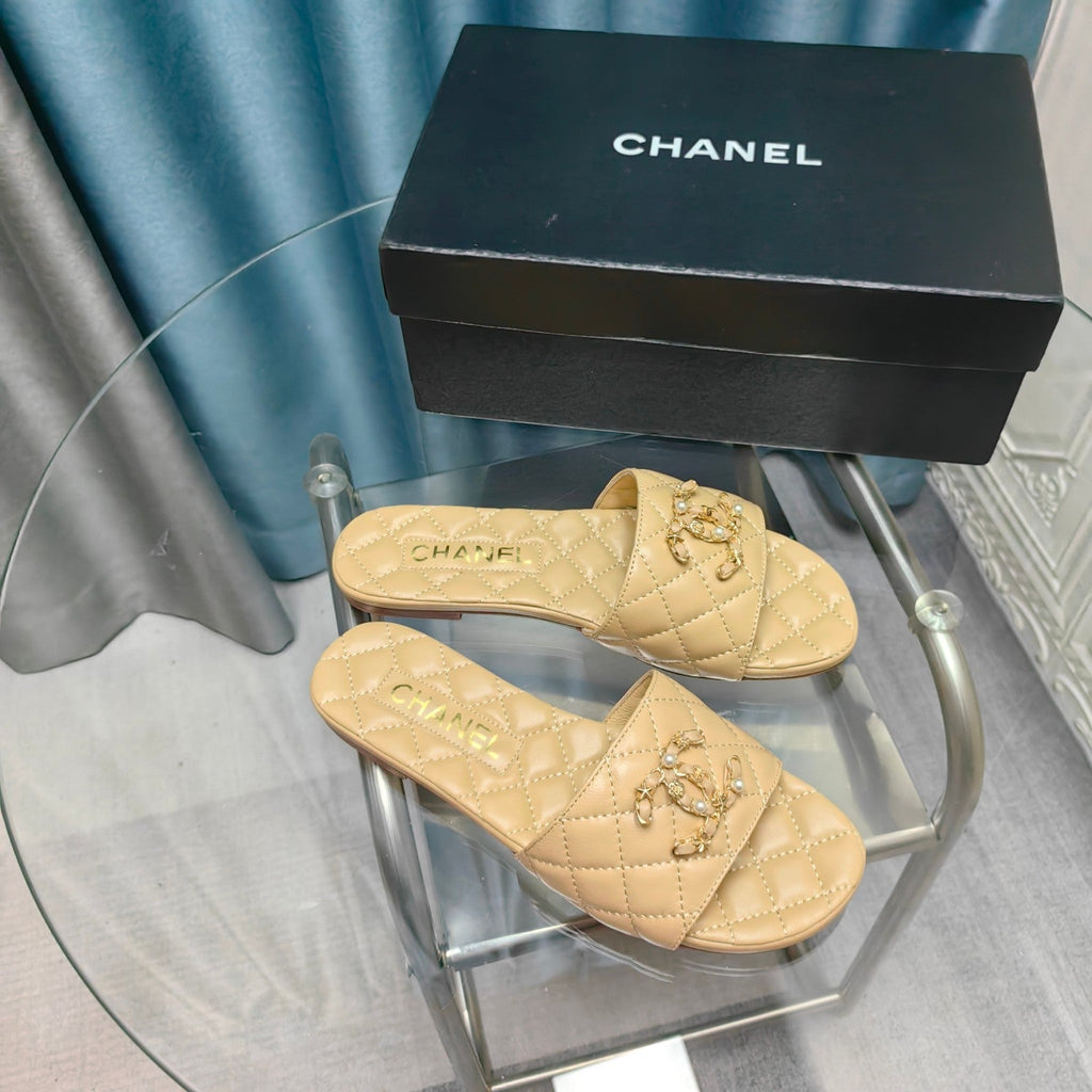 QUILTED SLIPPERS BEIGE CREAM SHEEPSKIN