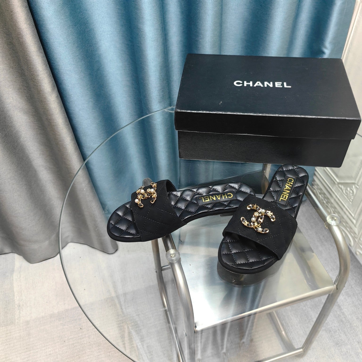 QUILTED SLIPPERS BLACK SUEDE AND SHEEPSKIN